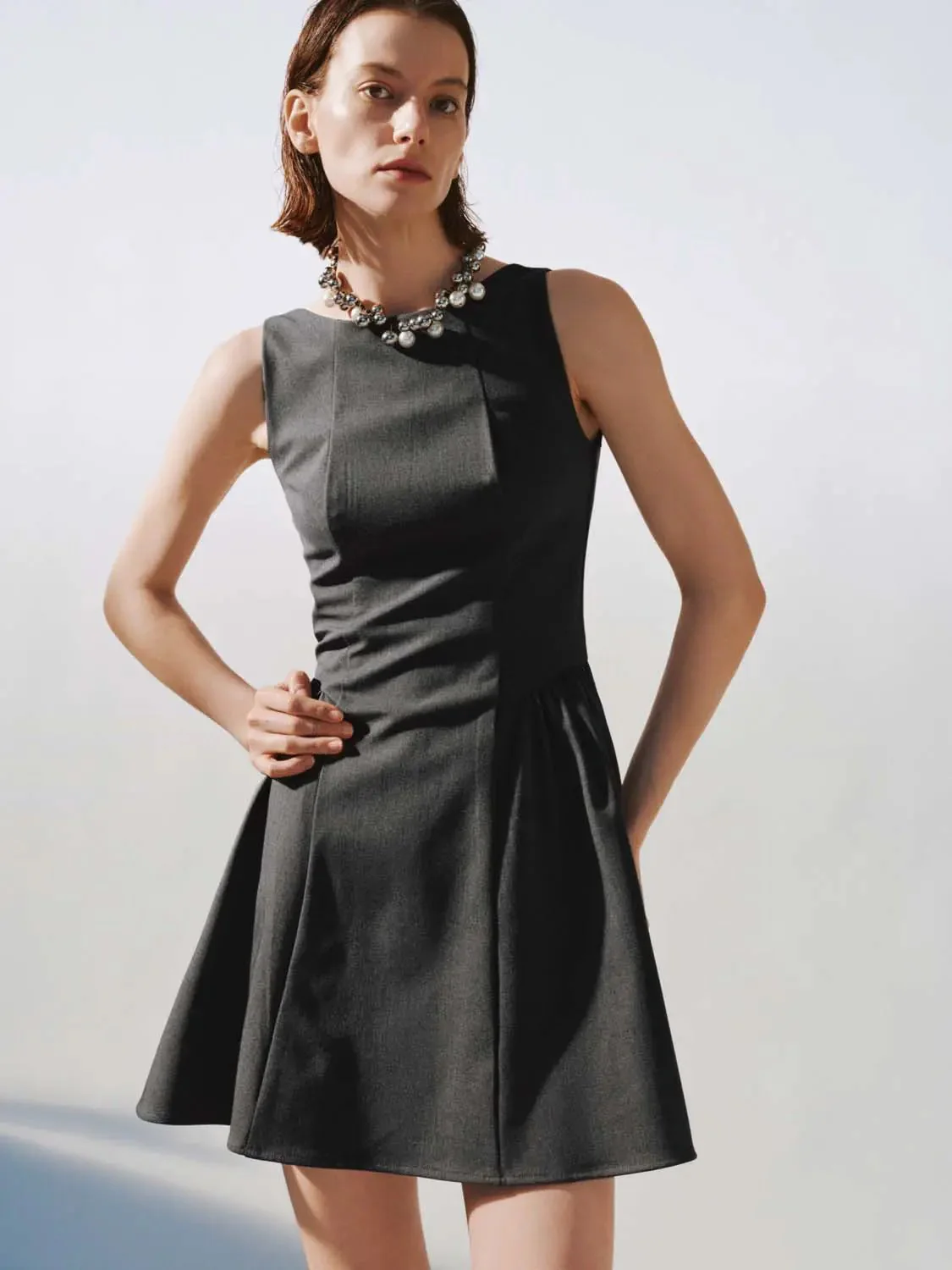 11654-elegant-structured-sleeveless-a-line-stretch-midi-dress-2.webp Elegant Structured Sleeveless A-Line Stretch Midi Dress