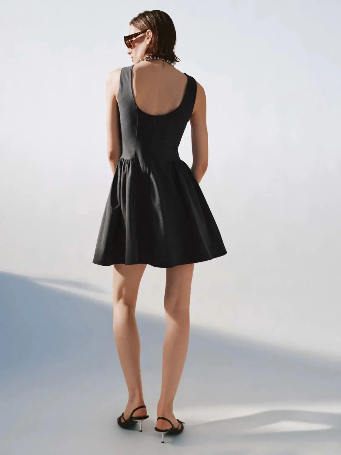 11654-elegant-structured-sleeveless-a-line-stretch-midi-dress-5.webp Elegant Structured Sleeveless A-Line Stretch Midi Dress