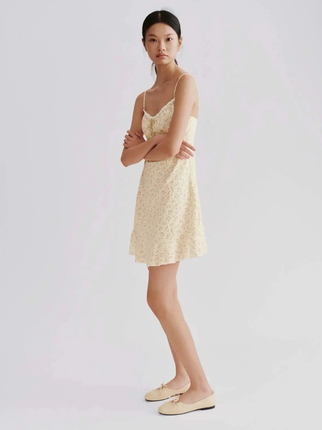 11683-floral-print-viscose-linen-strappy-shirring-midi-dresses-5.webp Floral Print Viscose Linen Strappy Shirring Midi Dresses