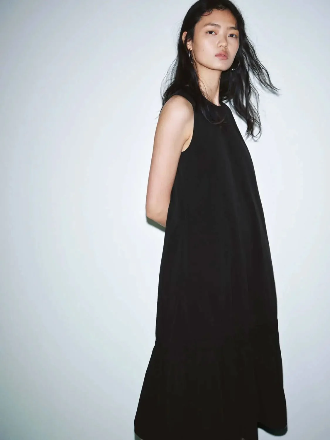 11695-elegant-sleeveless-crew-neck-a-line-ruffle-hem-midi-dress-5.webp Elegant Sleeveless Crew Neck A Line Ruffle Hem Midi Dress