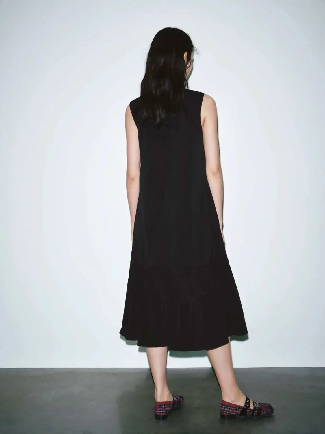 11695-elegant-sleeveless-crew-neck-a-line-ruffle-hem-midi-dress-6.webp Elegant Sleeveless Crew Neck A Line Ruffle Hem Midi Dress