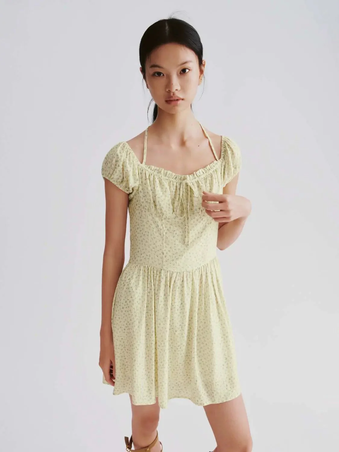 11712-floral-puff-sleeve-shirred-a-line-midi-dresses-1.webp Floral Puff Sleeve Shirred A Line Midi Dresses