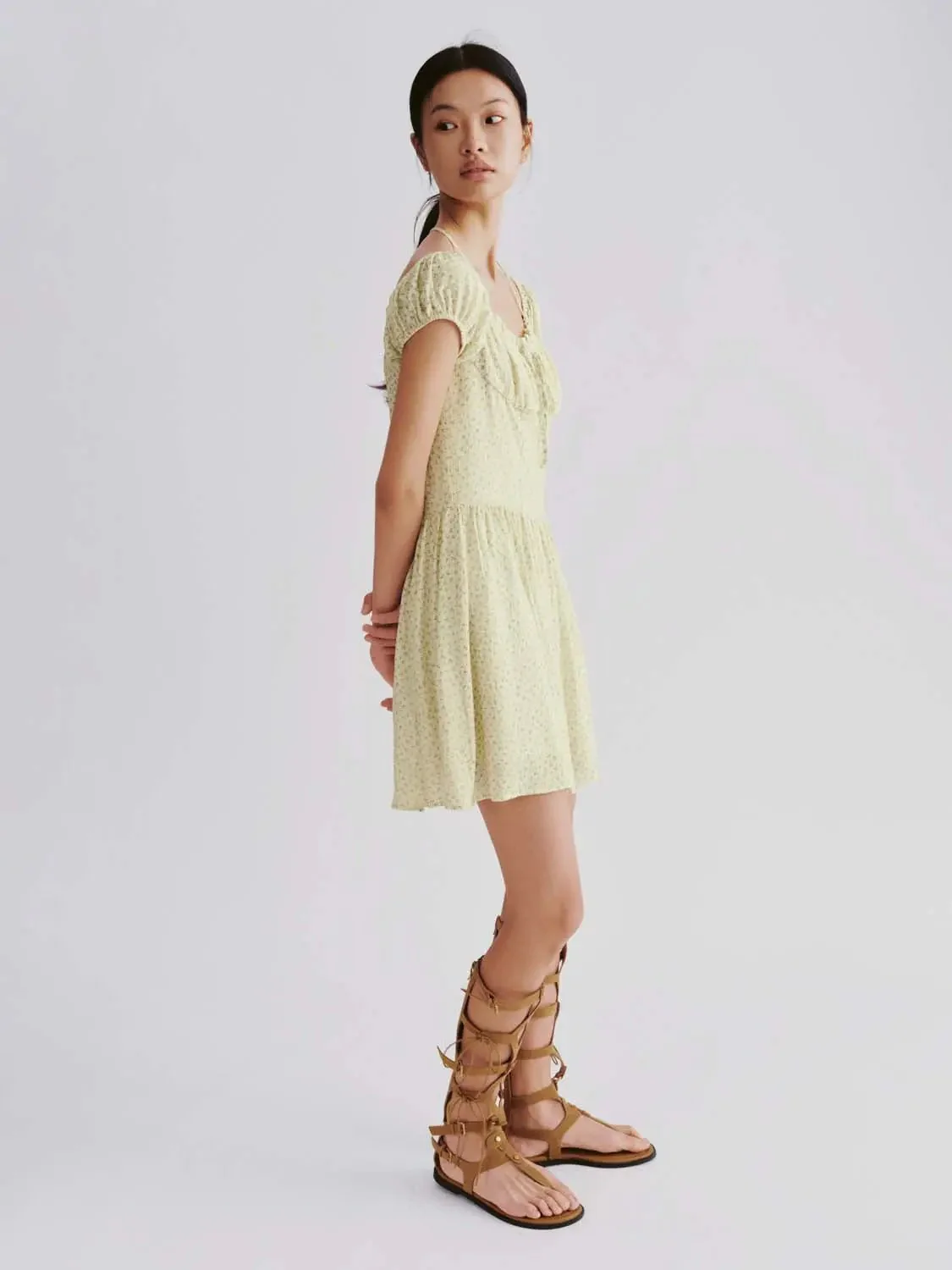 11712-floral-puff-sleeve-shirred-a-line-midi-dresses-5.webp Floral Puff Sleeve Shirred A Line Midi Dresses