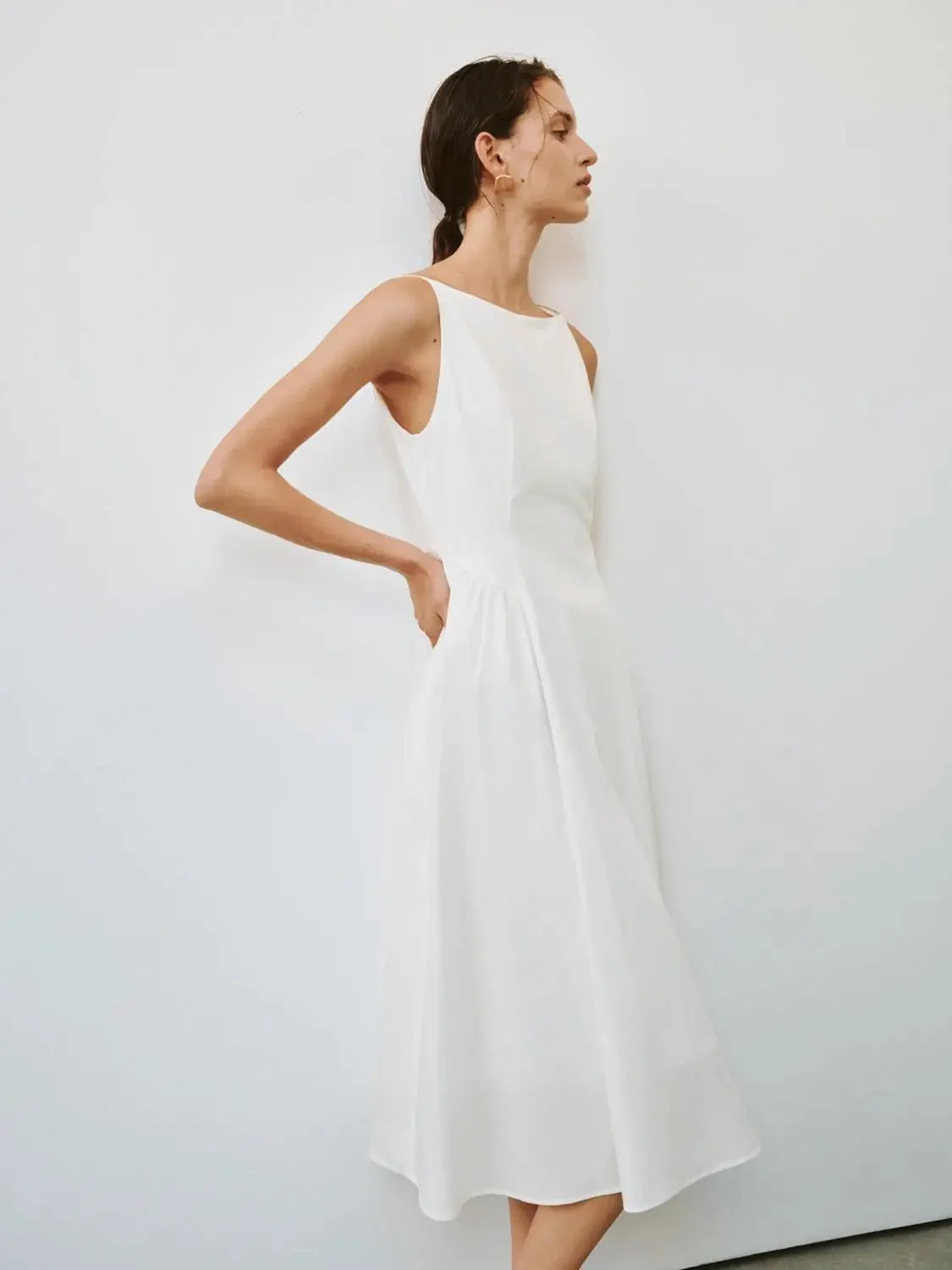 11746-sleeveless-shirring-detail-a-line-midi-dresses-2.webp Sleeveless Shirring Detail A Line Midi Dresses