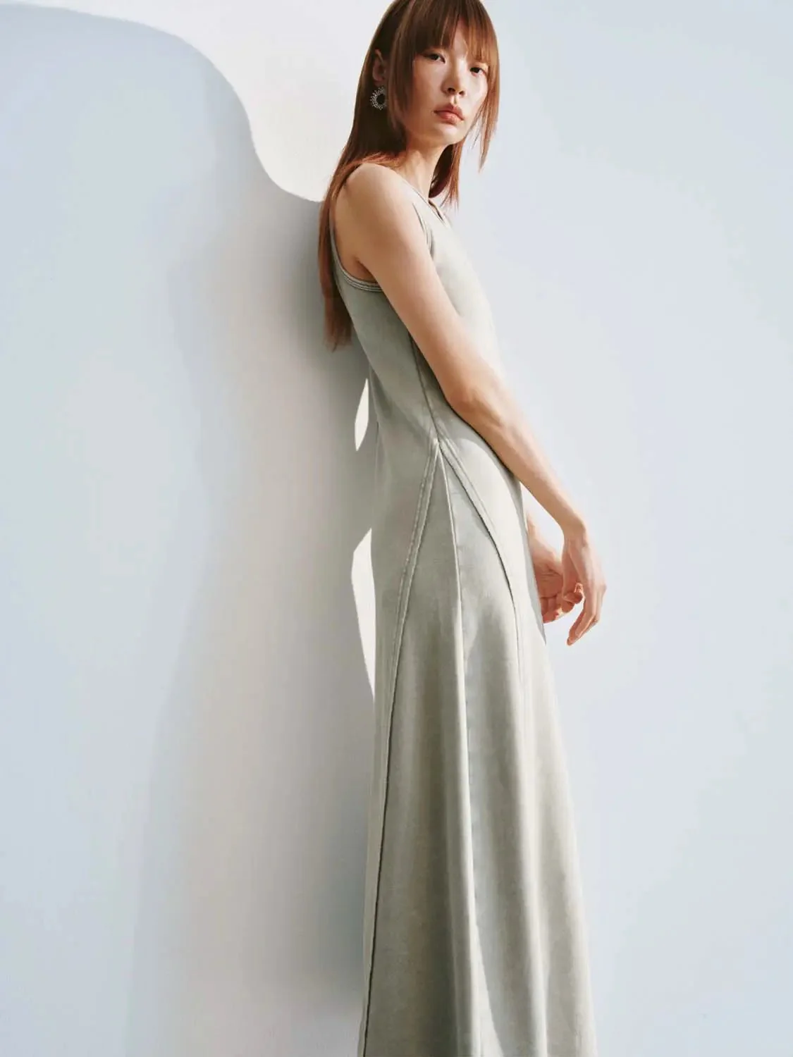 11769-u-neck-sleeveless-seamed-a-line-cotton-blend-midi-dress-2.webp U-Neck Sleeveless Seamed A-Line Cotton-Blend Midi Dress
