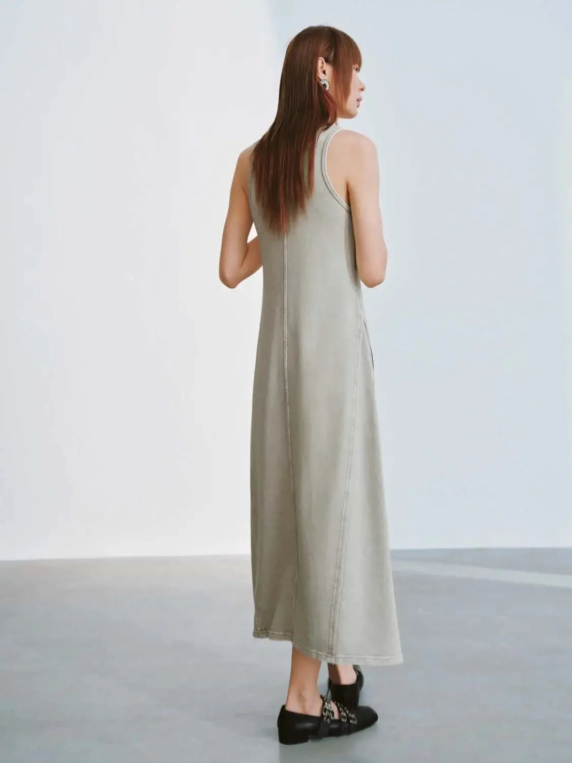 11769-u-neck-sleeveless-seamed-a-line-cotton-blend-midi-dress-6.webp U-Neck Sleeveless Seamed A-Line Cotton-Blend Midi Dress