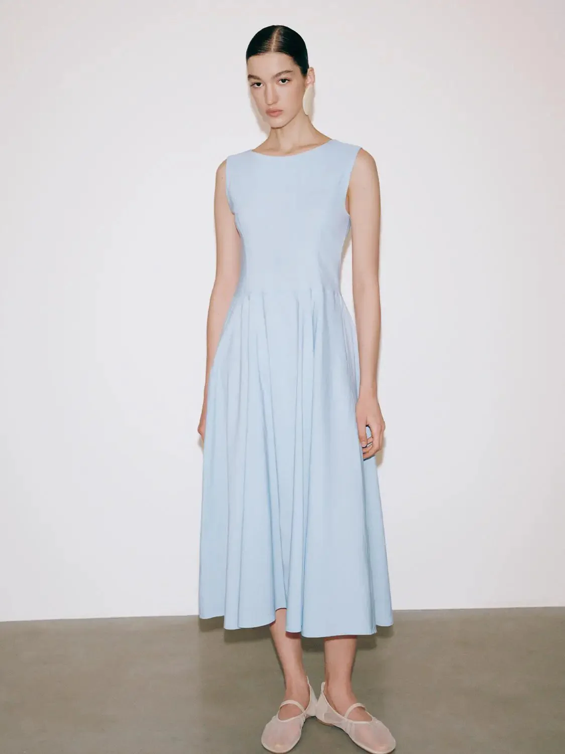 11781-powder-blue-linen-blend-sleeveless-a-line-midi-dresses-1.webp Powder Blue Linen Blend Sleeveless A Line Midi Dresses