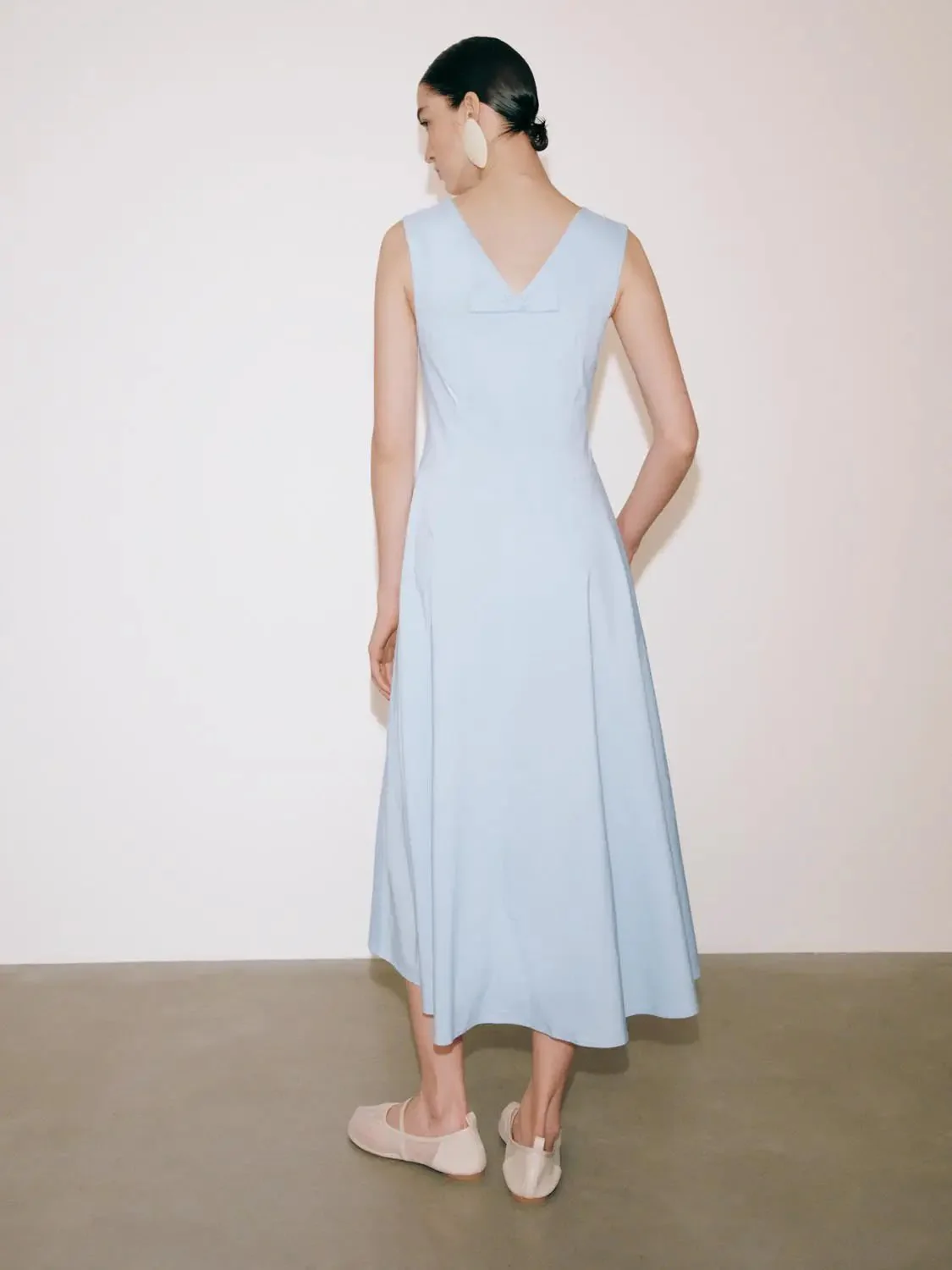 11781-powder-blue-linen-blend-sleeveless-a-line-midi-dresses-6.webp Powder Blue Linen Blend Sleeveless A Line Midi Dresses