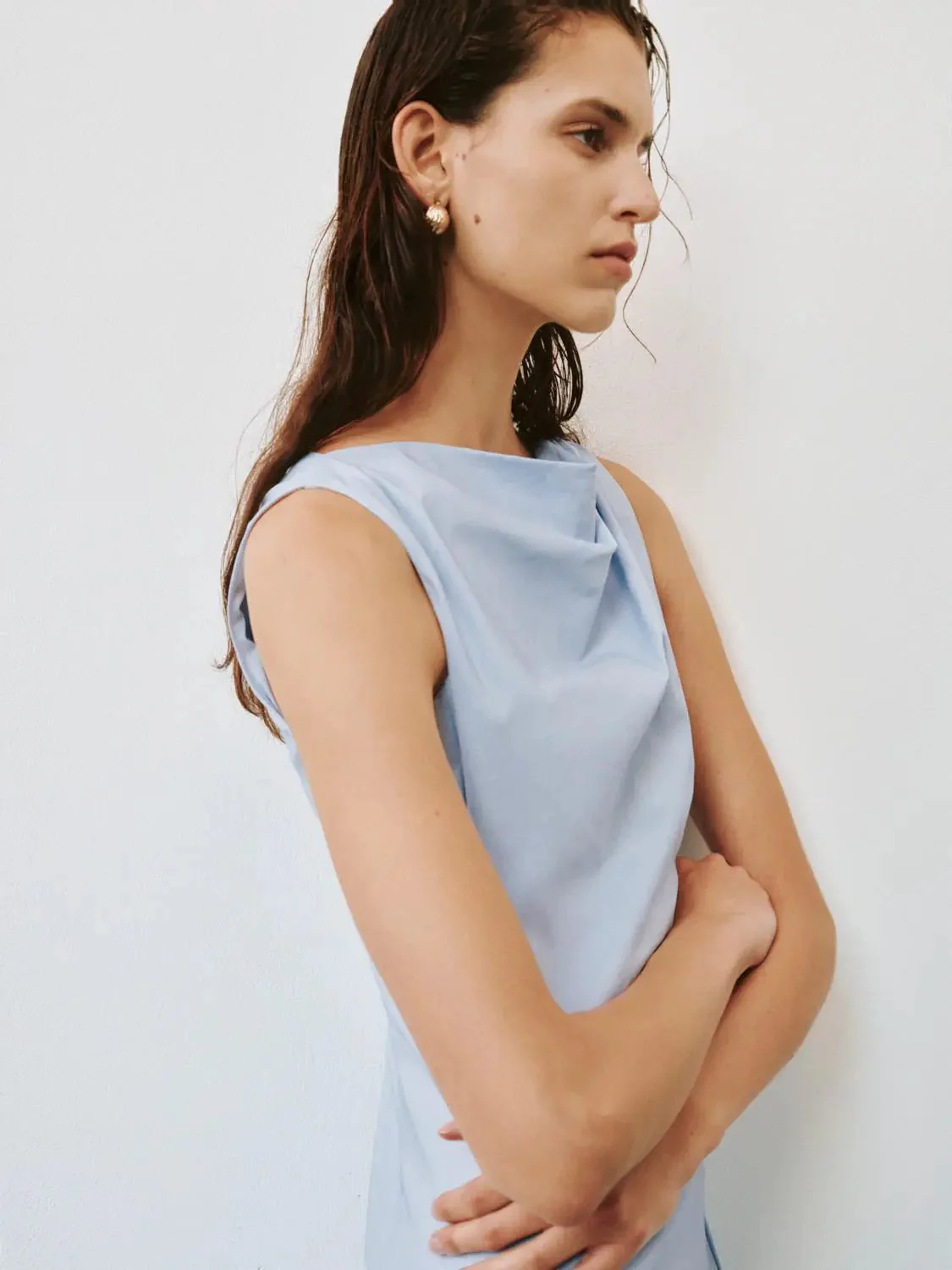 11845-cowl-neck-sleeveless-a-line-midi-dress-with-silhouette-dress-3.webp Cowl Neck Sleeveless A Line Midi Dress With Silhouette Dress