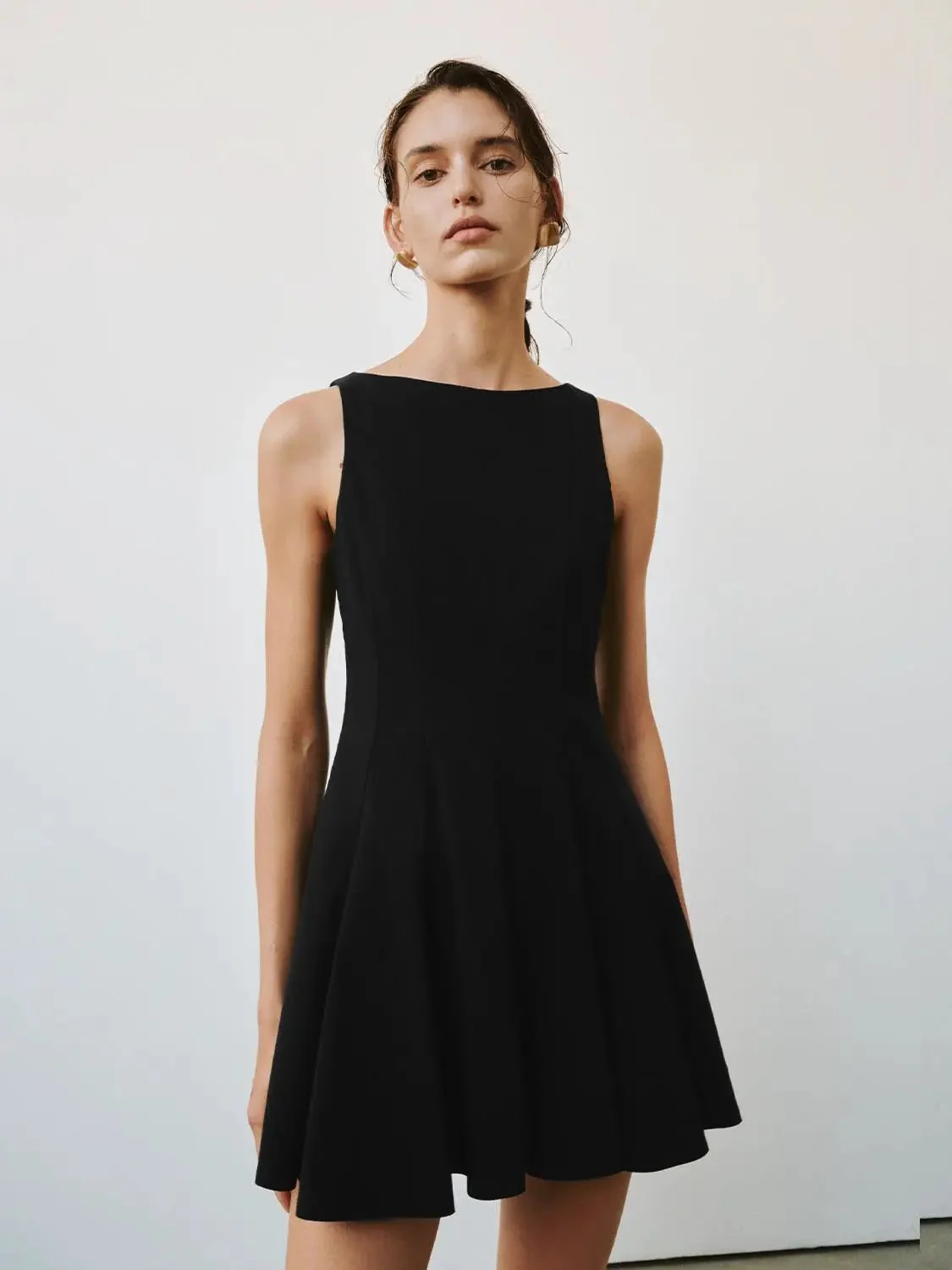 11930-black-boat-neck-sleeveless-a-line-midi-dresses-1.webp Black Boat Neck Sleeveless A Line Midi Dresses