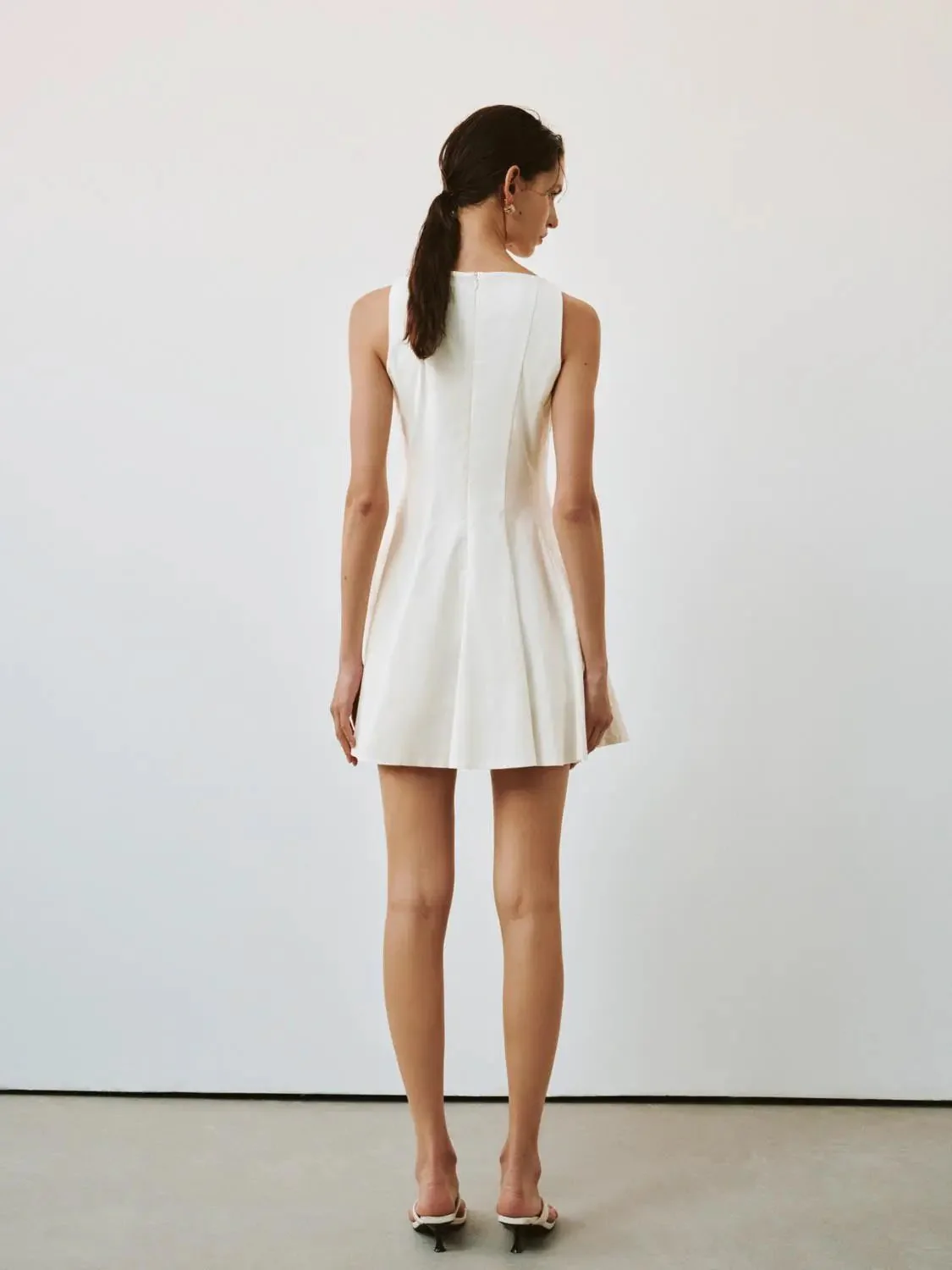 11930-black-boat-neck-sleeveless-a-line-midi-dresses-14.webp Black Boat Neck Sleeveless A Line Midi Dresses