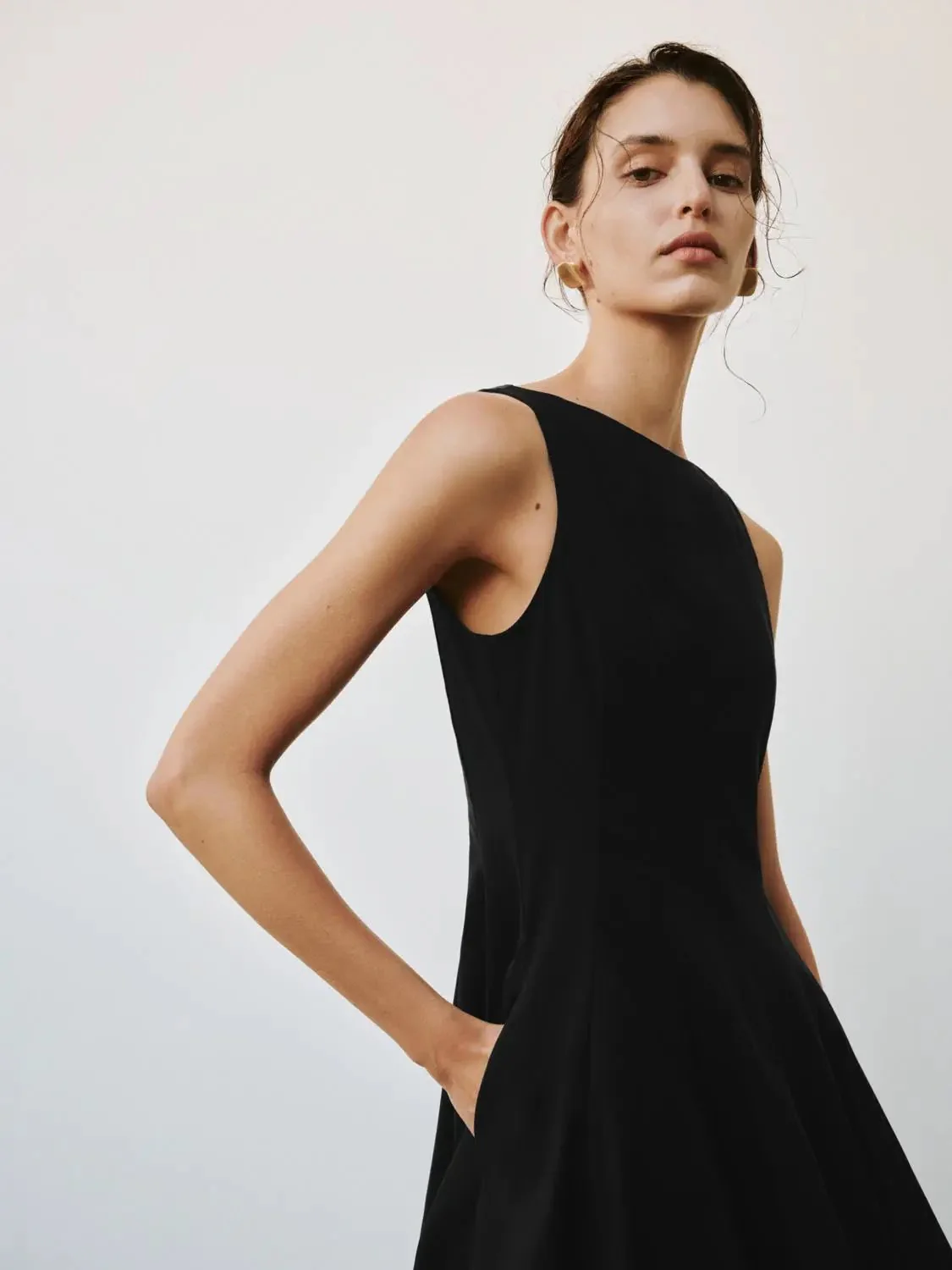 11930-black-boat-neck-sleeveless-a-line-midi-dresses-2.webp Black Boat Neck Sleeveless A Line Midi Dresses