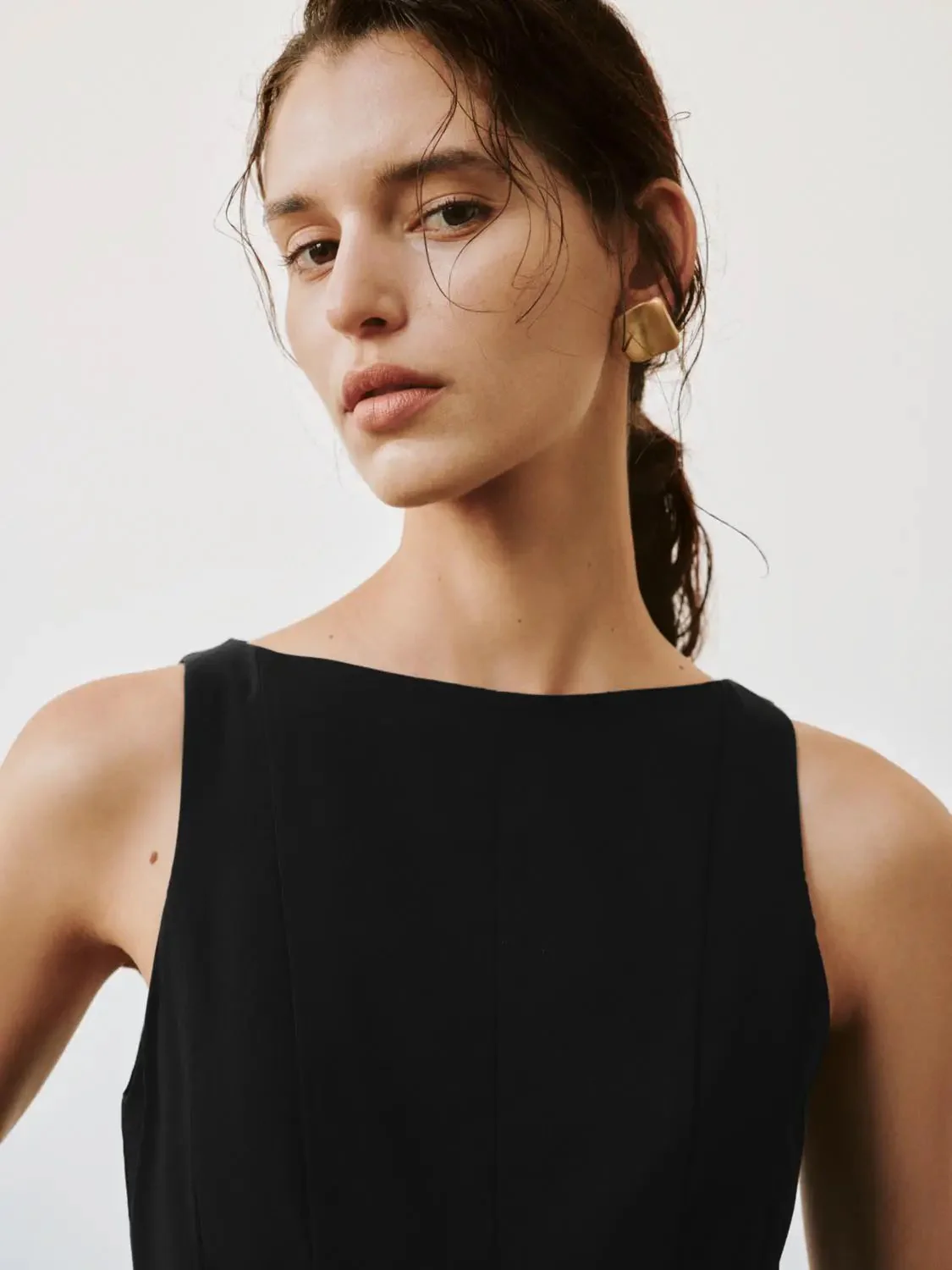 11930-black-boat-neck-sleeveless-a-line-midi-dresses-3.webp Black Boat Neck Sleeveless A Line Midi Dresses