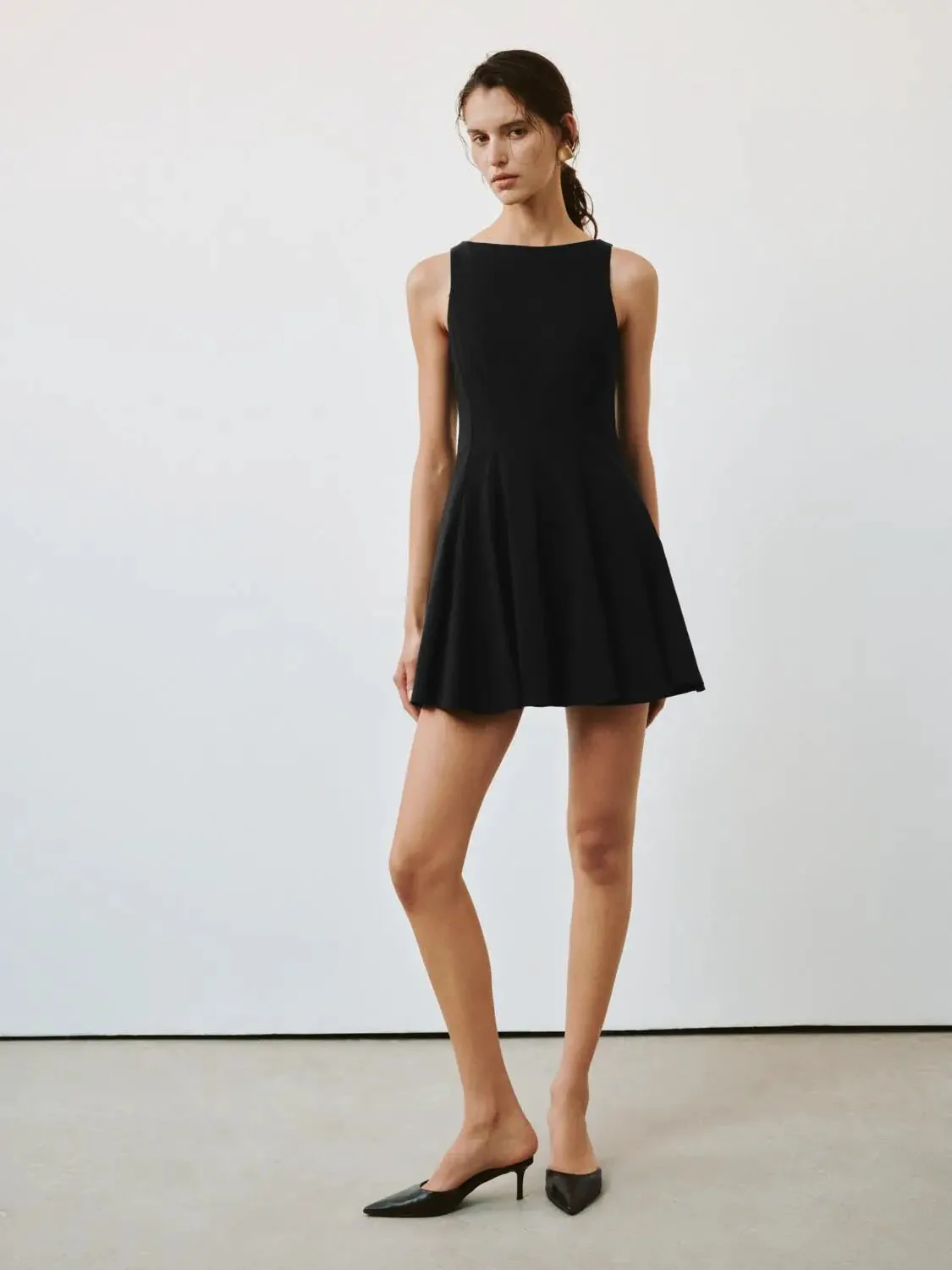 11930-black-boat-neck-sleeveless-a-line-midi-dresses-4.webp Black Boat Neck Sleeveless A Line Midi Dresses