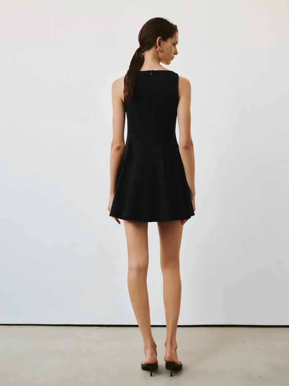 11930-black-boat-neck-sleeveless-a-line-midi-dresses-6.webp Black Boat Neck Sleeveless A Line Midi Dresses