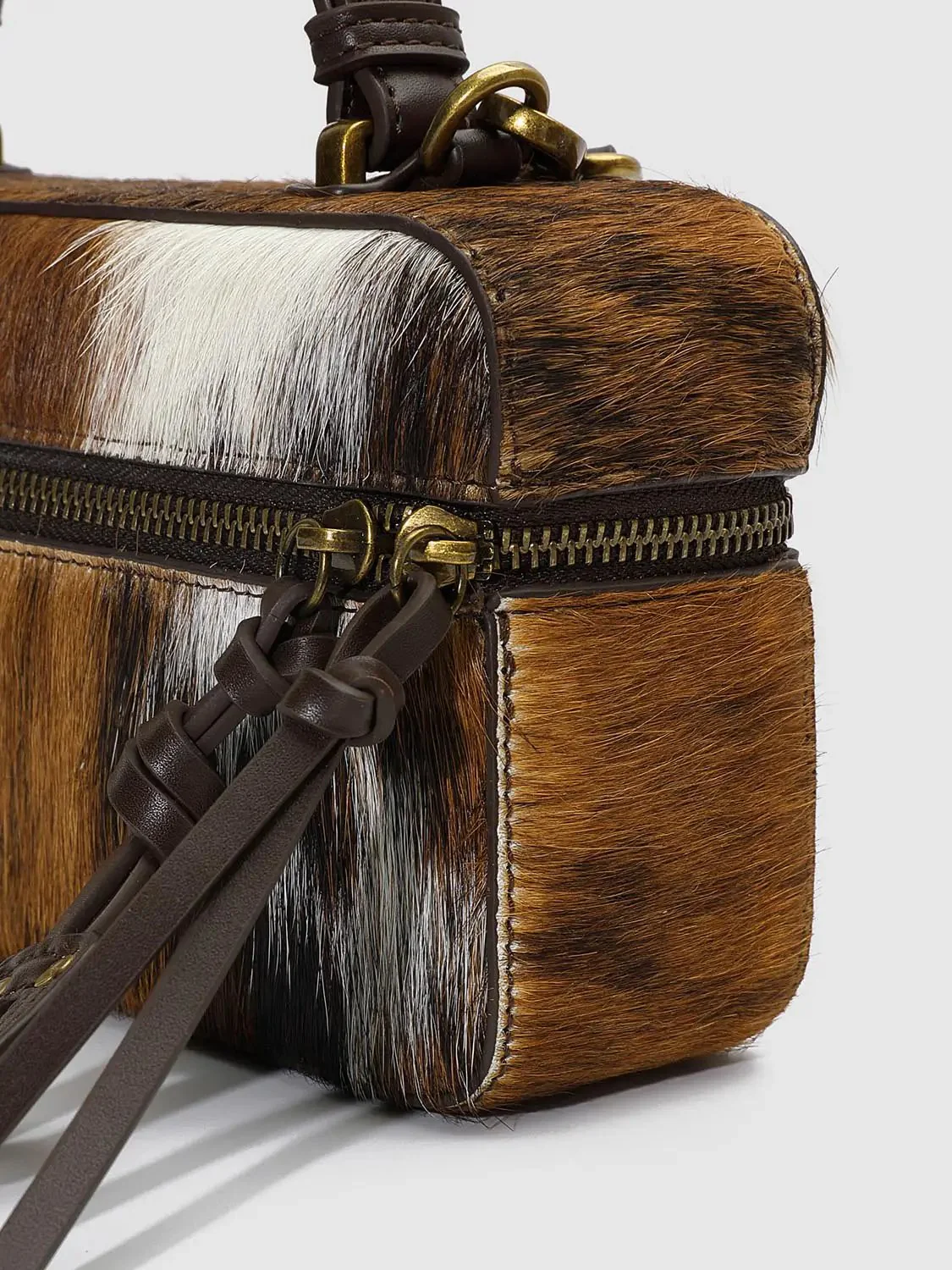 1203-fluffy-bovine-fur-handle-bag-with-zipper-shoulder-bag-6.webp Fluffy Bovine Fur Handle Bag With Zipper Shoulder Bag