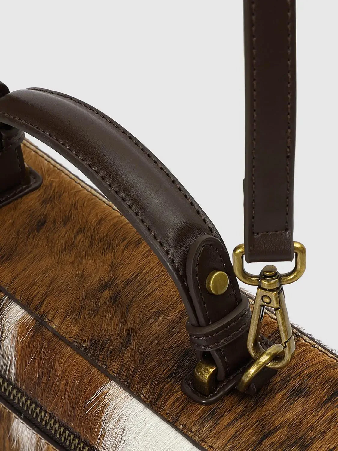1203-fluffy-bovine-fur-handle-bag-with-zipper-shoulder-bag-7.webp Fluffy Bovine Fur Handle Bag With Zipper Shoulder Bag
