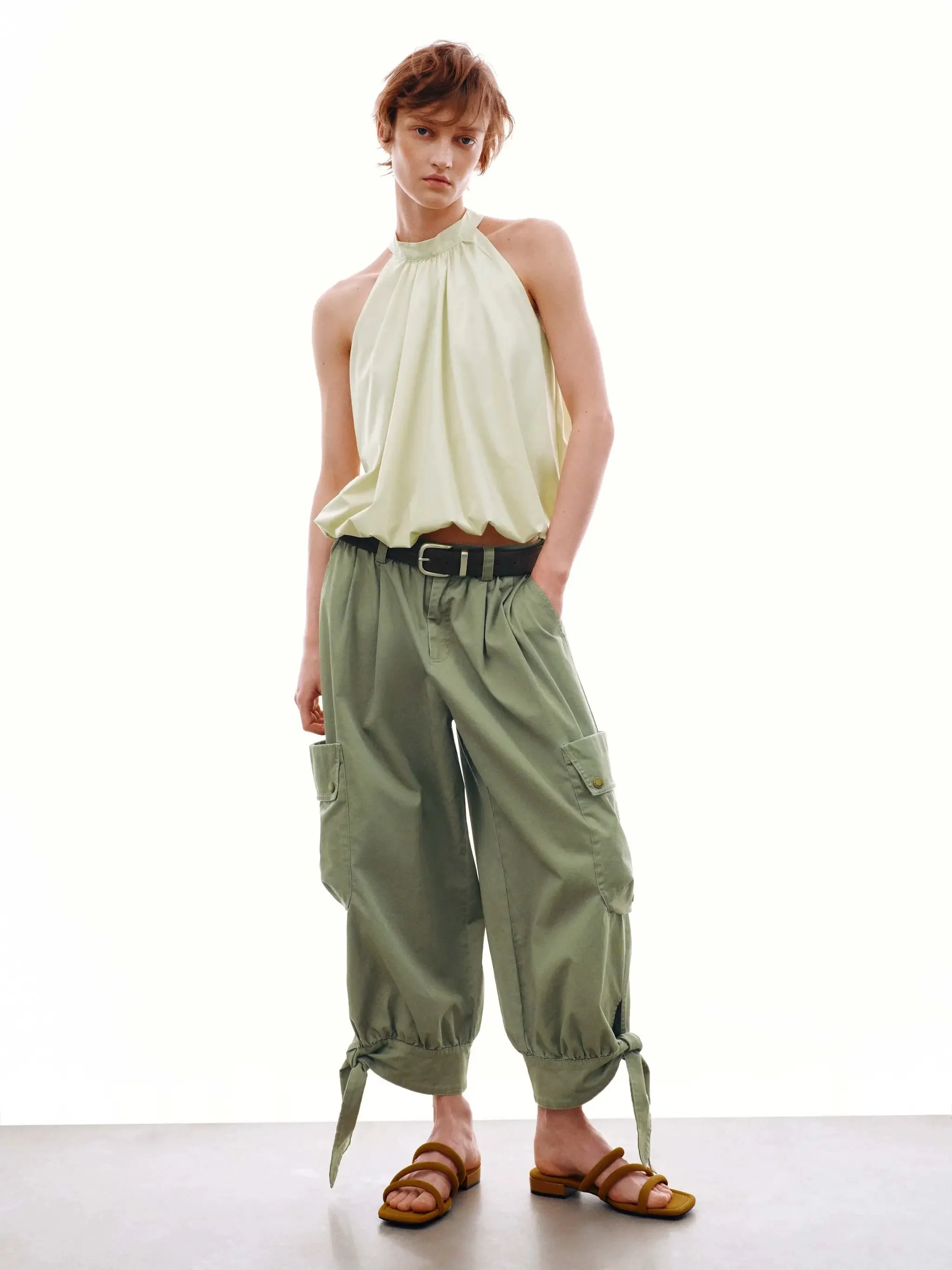 1212-halter-neck-back-tie-viscose-sleeveless-shirt-4.webp Halter Neck Back Tie Viscose Sleeveless Shirt