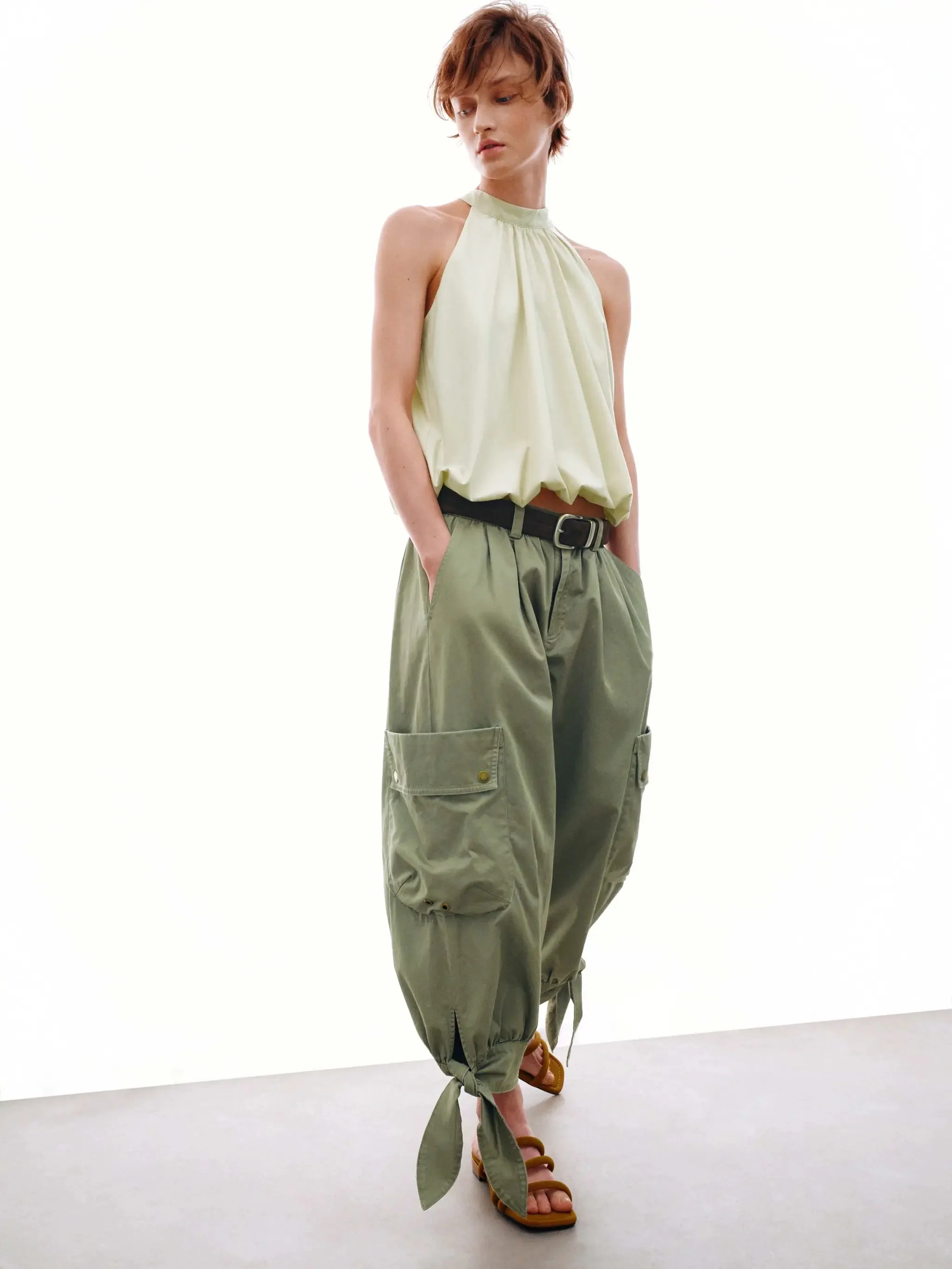 1212-halter-neck-back-tie-viscose-sleeveless-shirt-5.webp Halter Neck Back Tie Viscose Sleeveless Shirt