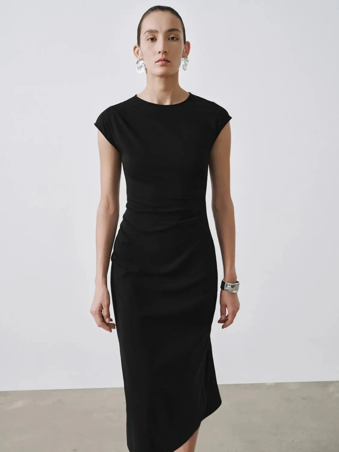 12313-cotton-lyocell-ruched-cap-sleeve-a-line-midi-dresses-3.webp Cotton Lyocell Ruched Cap Sleeve A-Line Midi Dresses