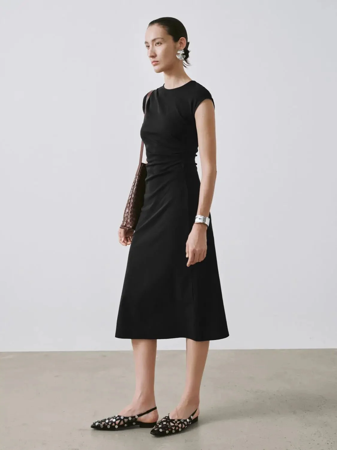 12313-cotton-lyocell-ruched-cap-sleeve-a-line-midi-dresses-4.webp Cotton Lyocell Ruched Cap Sleeve A-Line Midi Dresses