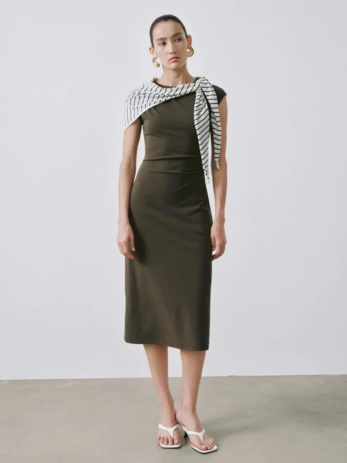 12313-cotton-lyocell-ruched-cap-sleeve-a-line-midi-dresses-9.webp Cotton Lyocell Ruched Cap Sleeve A-Line Midi Dresses