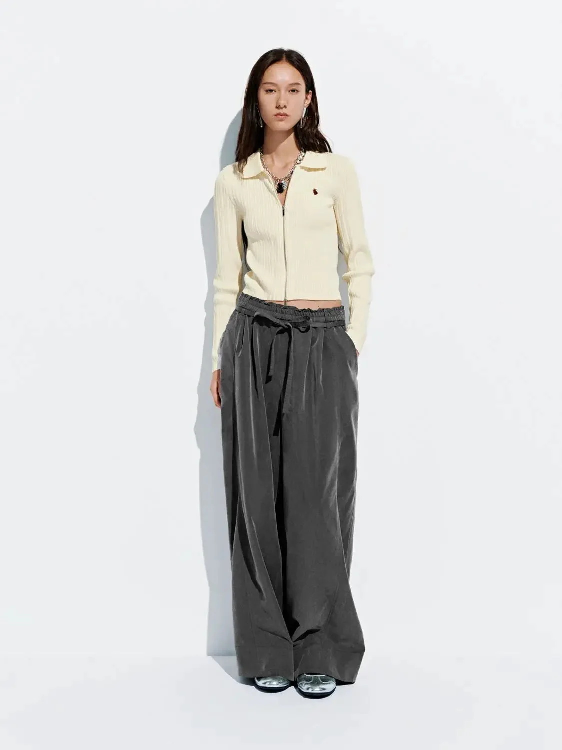 1232-effortless-draped-drawstring-wide-leg-pants-6.webp Effortless Draped Drawstring Wide Leg Pants