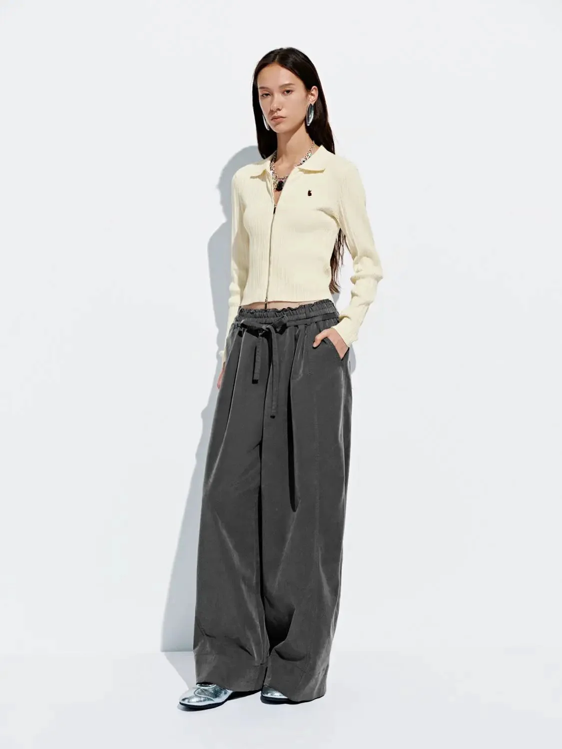 1232-effortless-draped-drawstring-wide-leg-pants-7.webp Effortless Draped Drawstring Wide Leg Pants