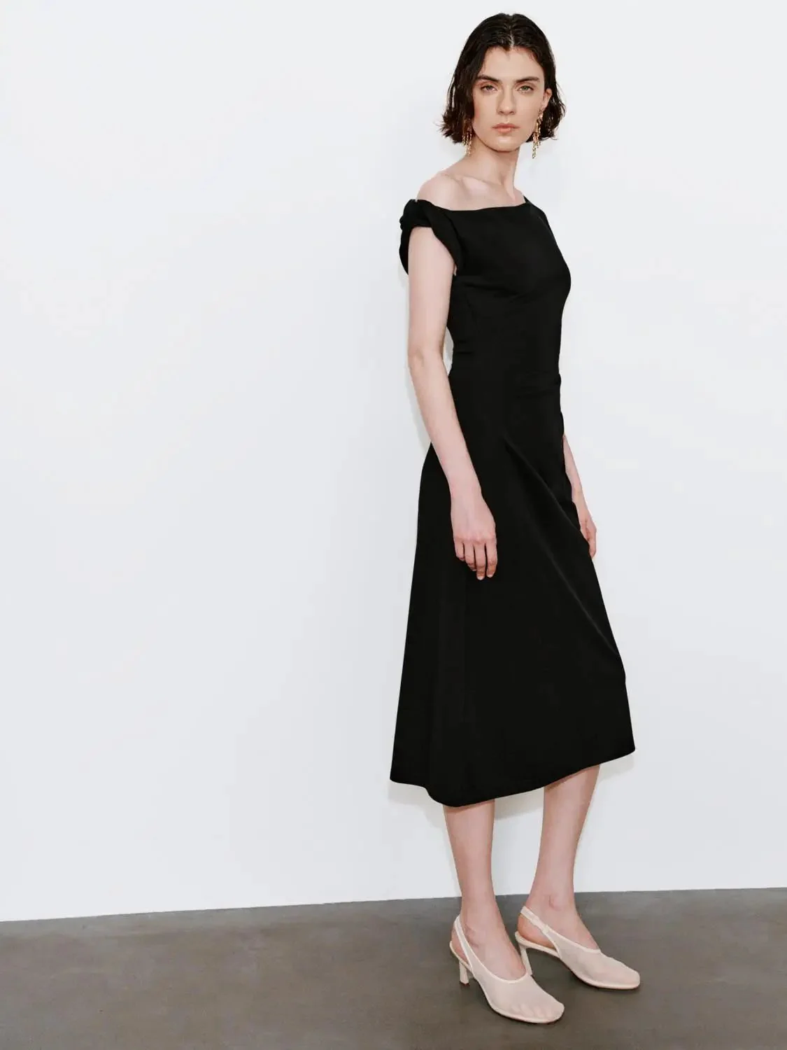 12378-cotton-lyocell-wool-blend-asymmetric-ruched-midi-dress-4.webp Cotton Lyocell Wool Blend Asymmetric Ruched Midi Dress