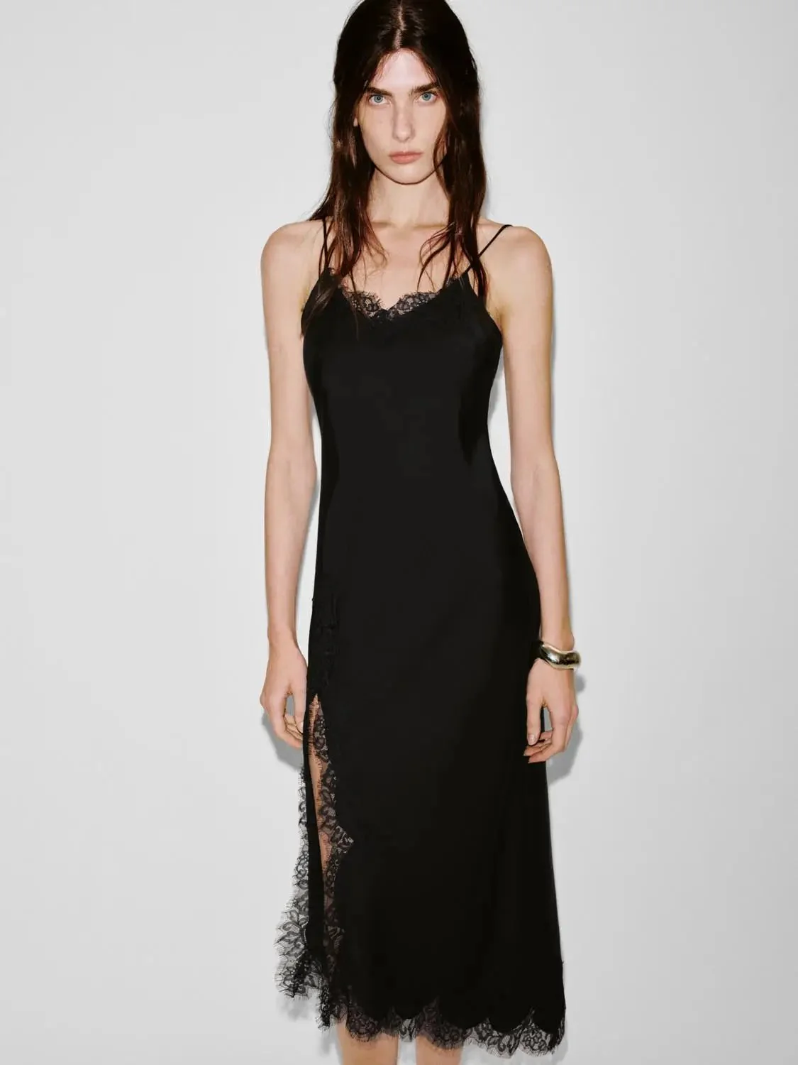 12418-classic-lace-trim-spaghetti-strap-a-line-belted-dress-5.webp Classic Lace Trim Spaghetti Strap A Line Belted Dress