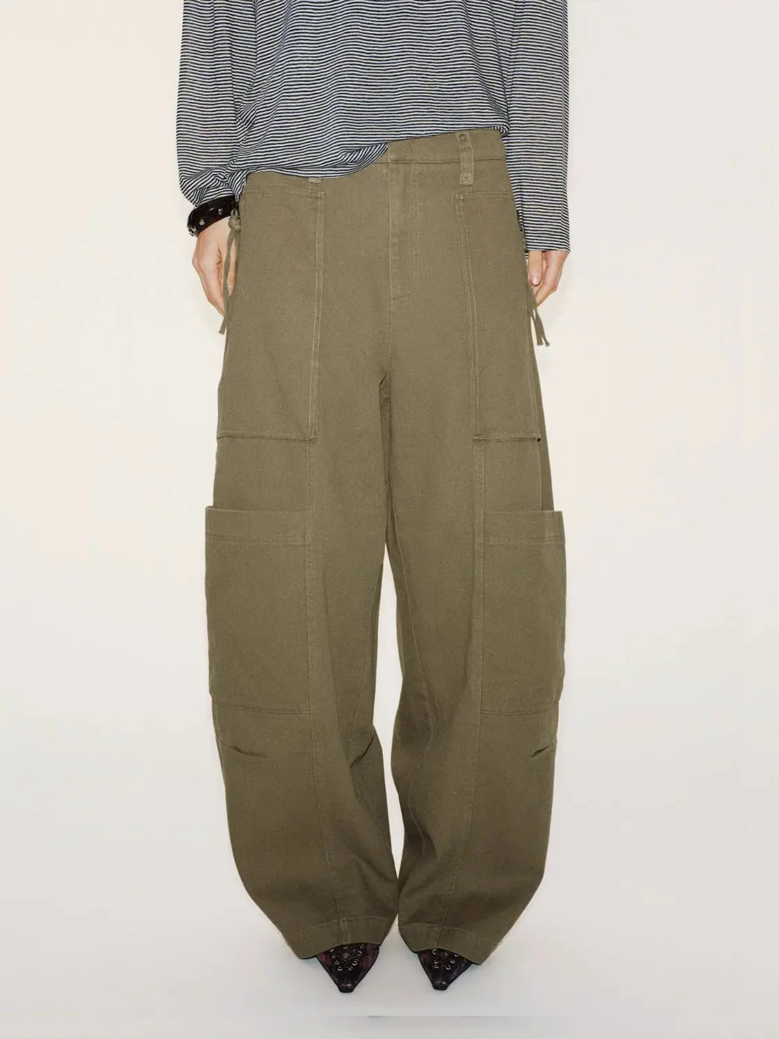 1243-oversized-cotton-cargo-tapered-cargo-pockets-pants-1.webp Oversized Cotton Cargo Tapered Cargo Pockets Pants