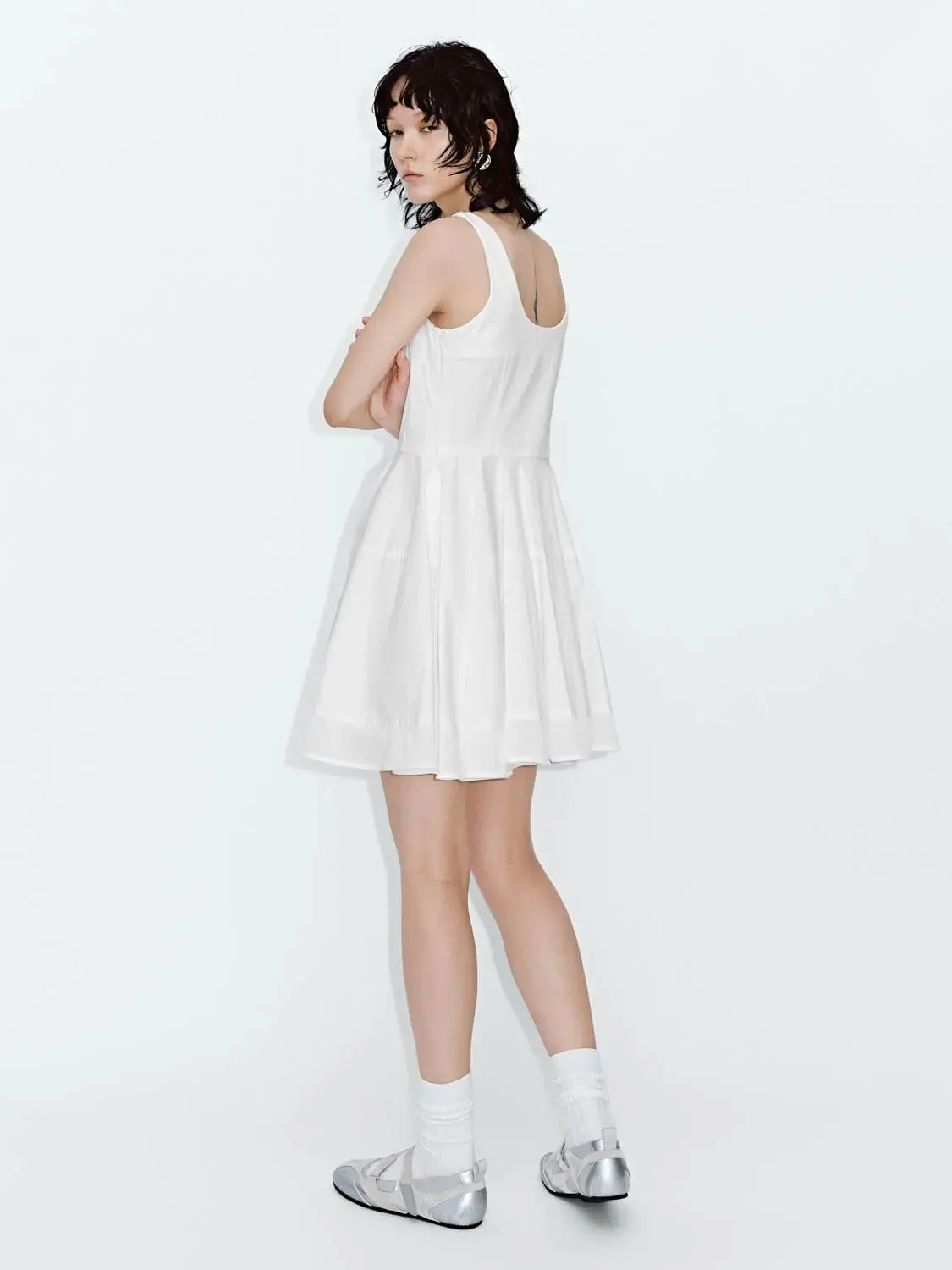 12435-cotton-u-neck-contrast-trim-strappy-pleated-a-line-dresses-6.webp Cotton U-Neck Contrast Trim Strappy Pleated A-Line Dresses