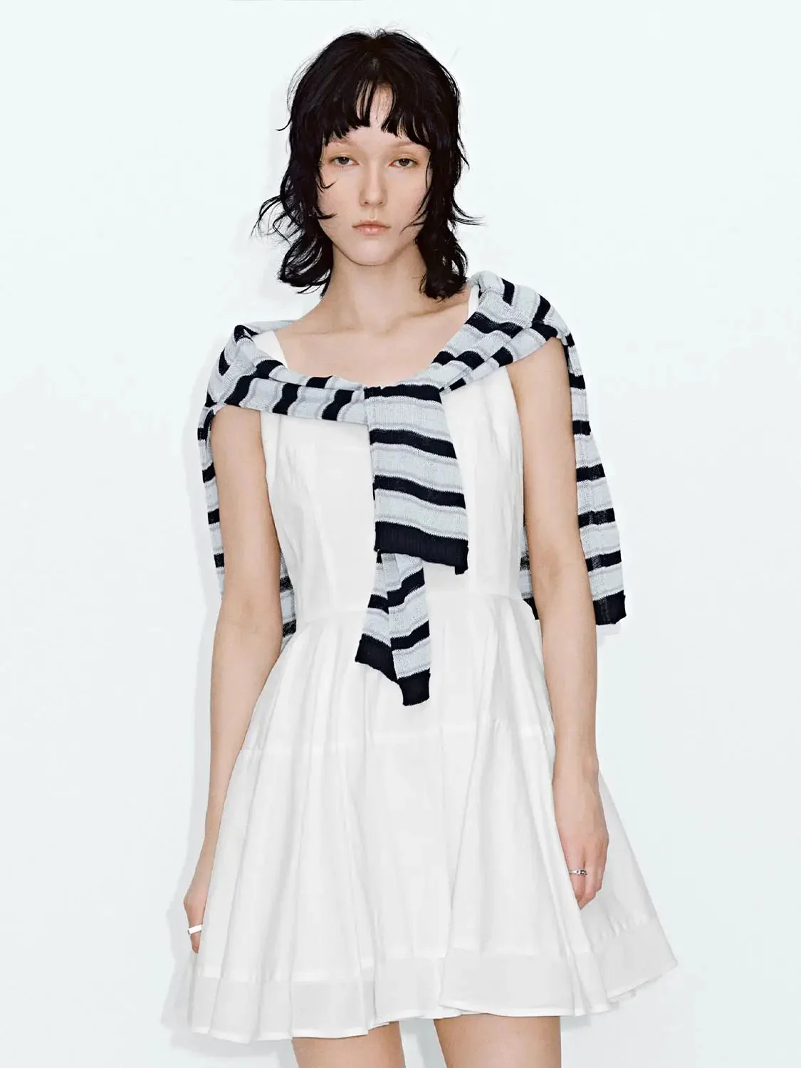 12435-cotton-u-neck-contrast-trim-strappy-pleated-a-line-dresses-9.webp Cotton U-Neck Contrast Trim Strappy Pleated A-Line Dresses