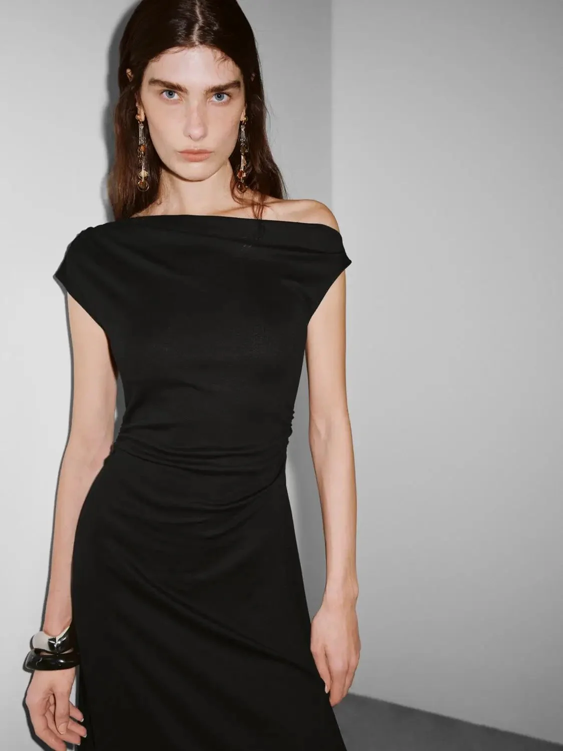 12473-asymmetric-one-shoulder-ruched-midi-dress-3.webp Asymmetric One Shoulder Ruched Midi Dress