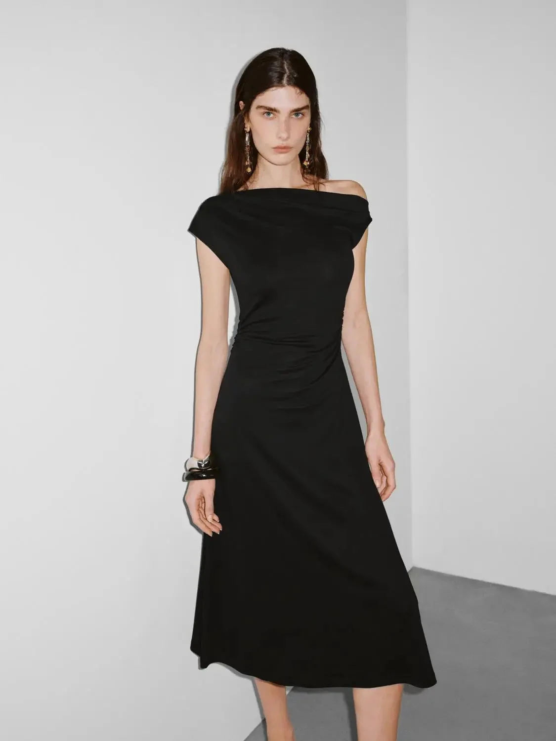 12473-asymmetric-one-shoulder-ruched-midi-dress-5.webp Asymmetric One Shoulder Ruched Midi Dress