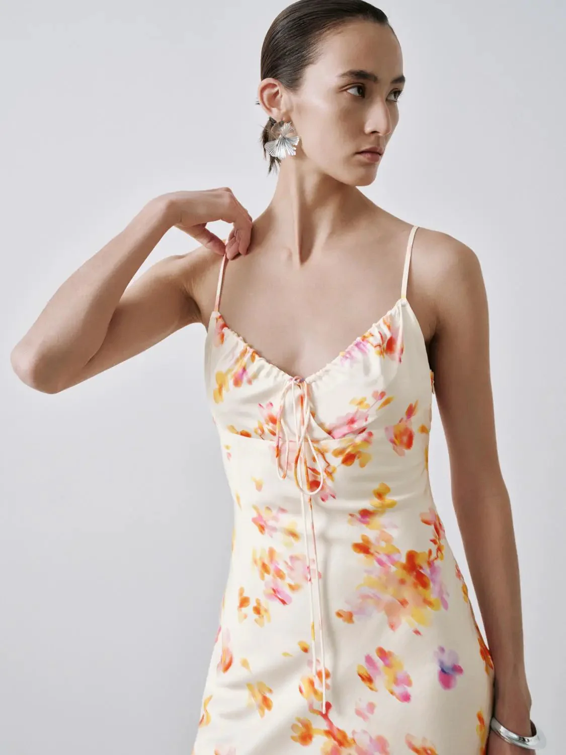 12638-floral-viscose-a-line-strappy-drawstring-midi-dress-3.webp Floral Viscose A Line Strappy Drawstring Midi Dress