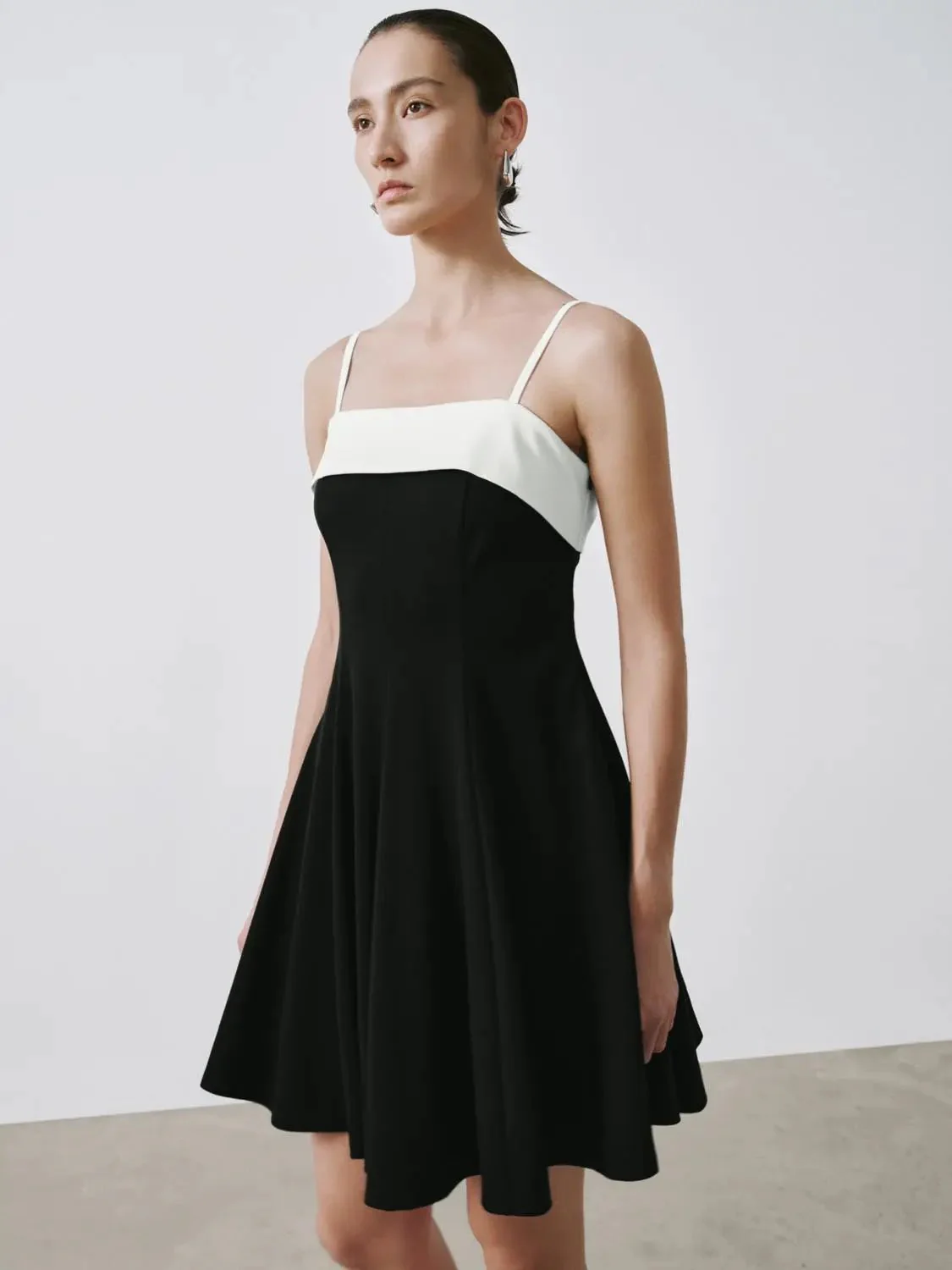 12666-elegant-strappy-color-block-a-line-midi-dress-2.webp Elegant Strappy Color Block A-Line Midi Dress