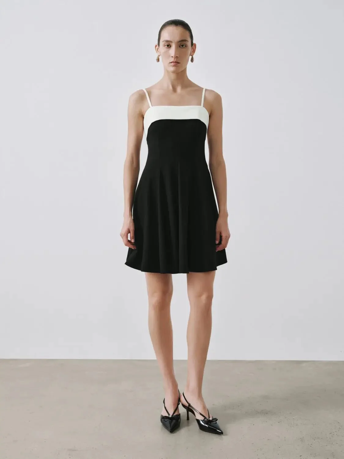 12666-elegant-strappy-color-block-a-line-midi-dress-5.webp Elegant Strappy Color Block A-Line Midi Dress