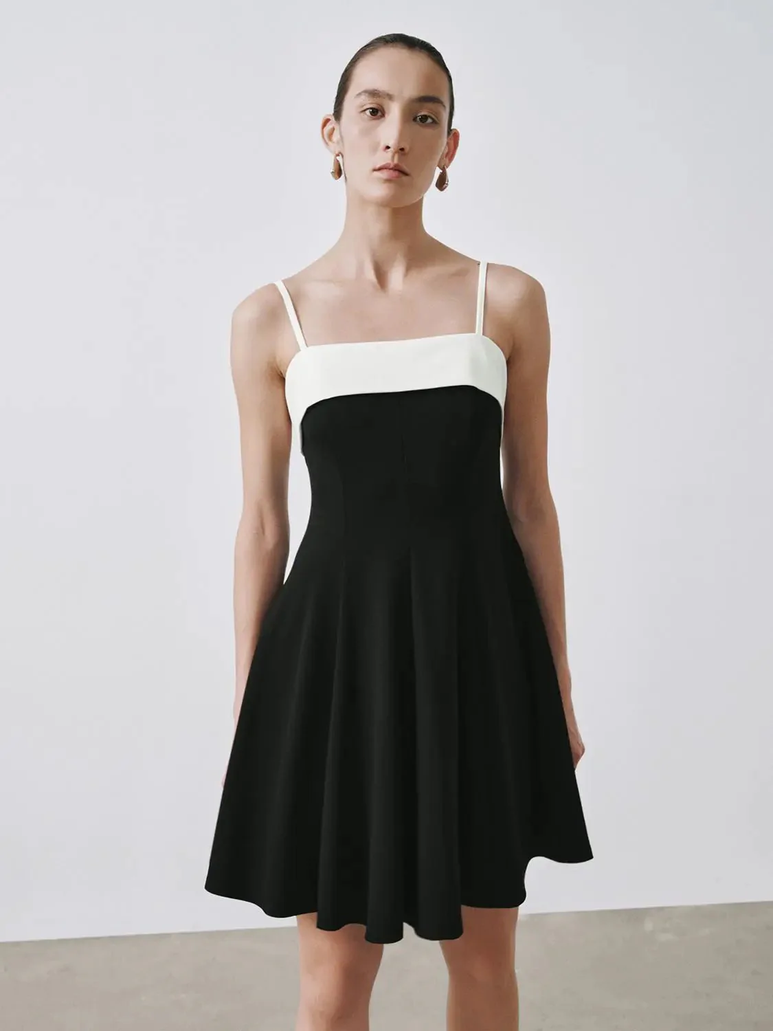 12666-elegant-strappy-color-block-a-line-midi-dress-9.webp Elegant Strappy Color Block A-Line Midi Dress