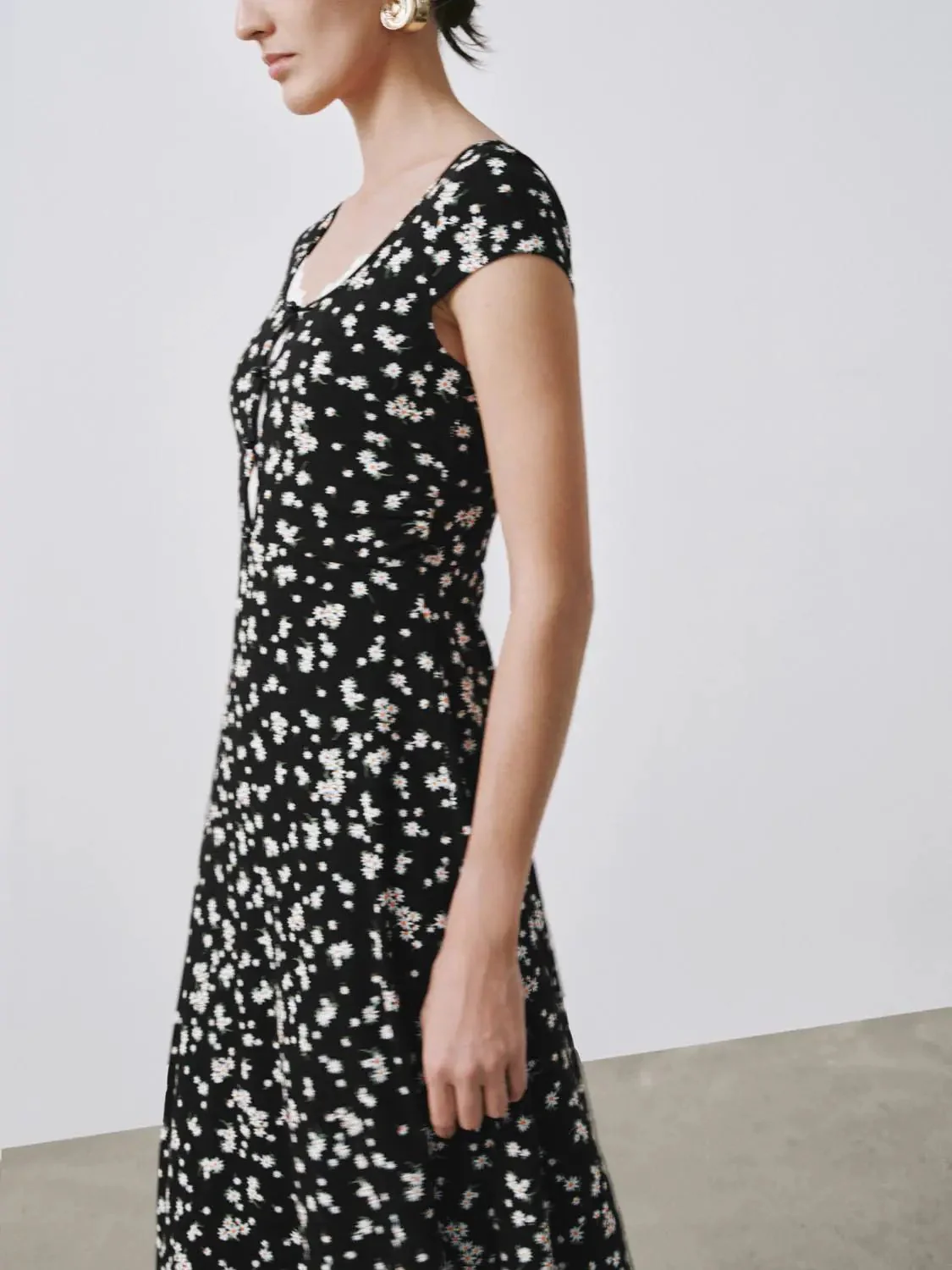 12672-viscose-blend-floral-scoop-neck-a-line-midi-dress-2.webp Viscose Blend Floral Scoop Neck A Line Midi Dress