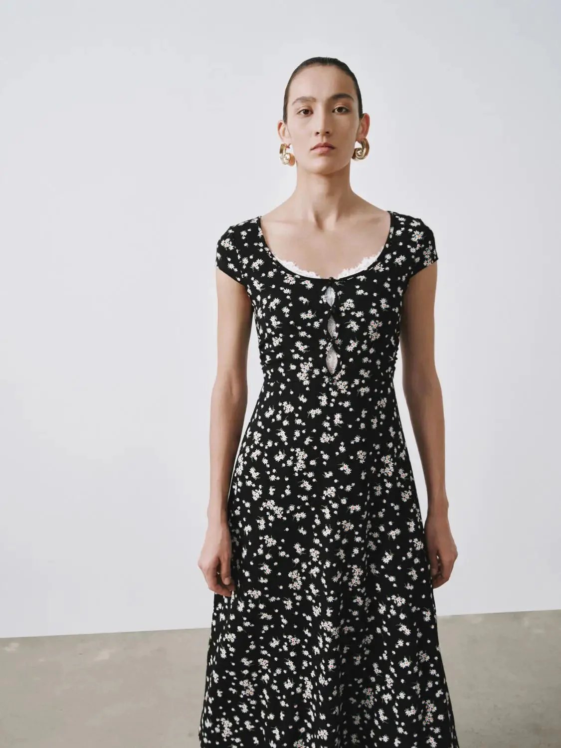 12672-viscose-blend-floral-scoop-neck-a-line-midi-dress-4.webp Viscose Blend Floral Scoop Neck A Line Midi Dress
