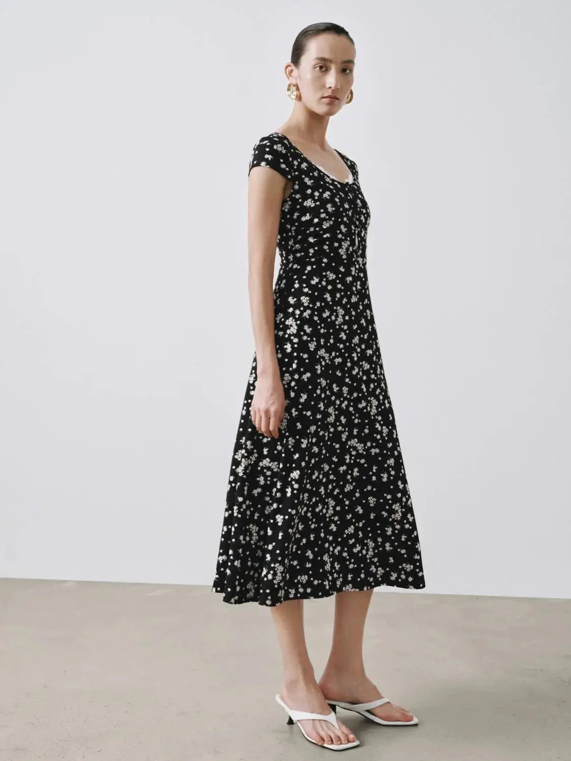12672-viscose-blend-floral-scoop-neck-a-line-midi-dress-5.webp Viscose Blend Floral Scoop Neck A Line Midi Dress