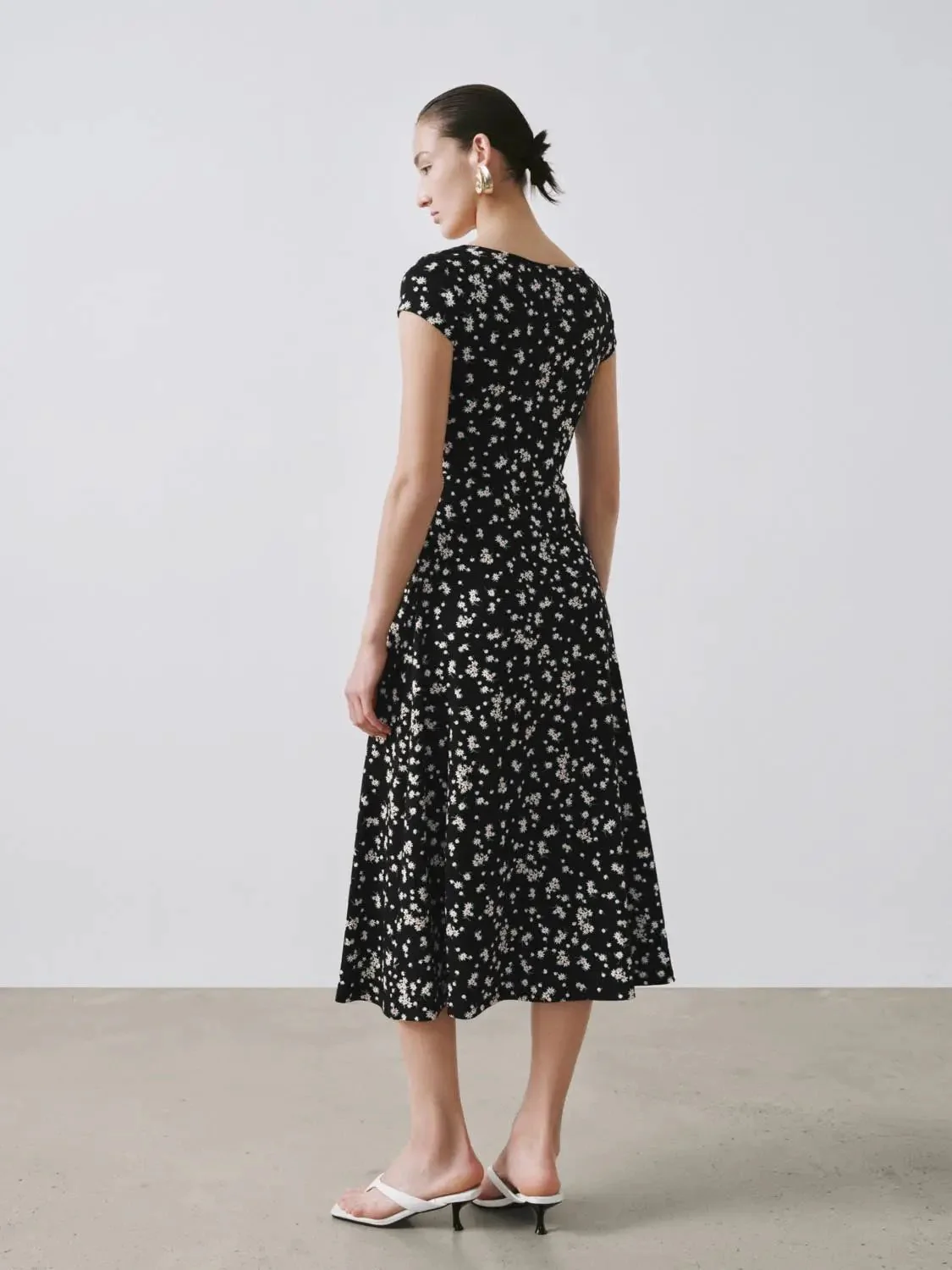 12672-viscose-blend-floral-scoop-neck-a-line-midi-dress-6.webp Viscose Blend Floral Scoop Neck A Line Midi Dress