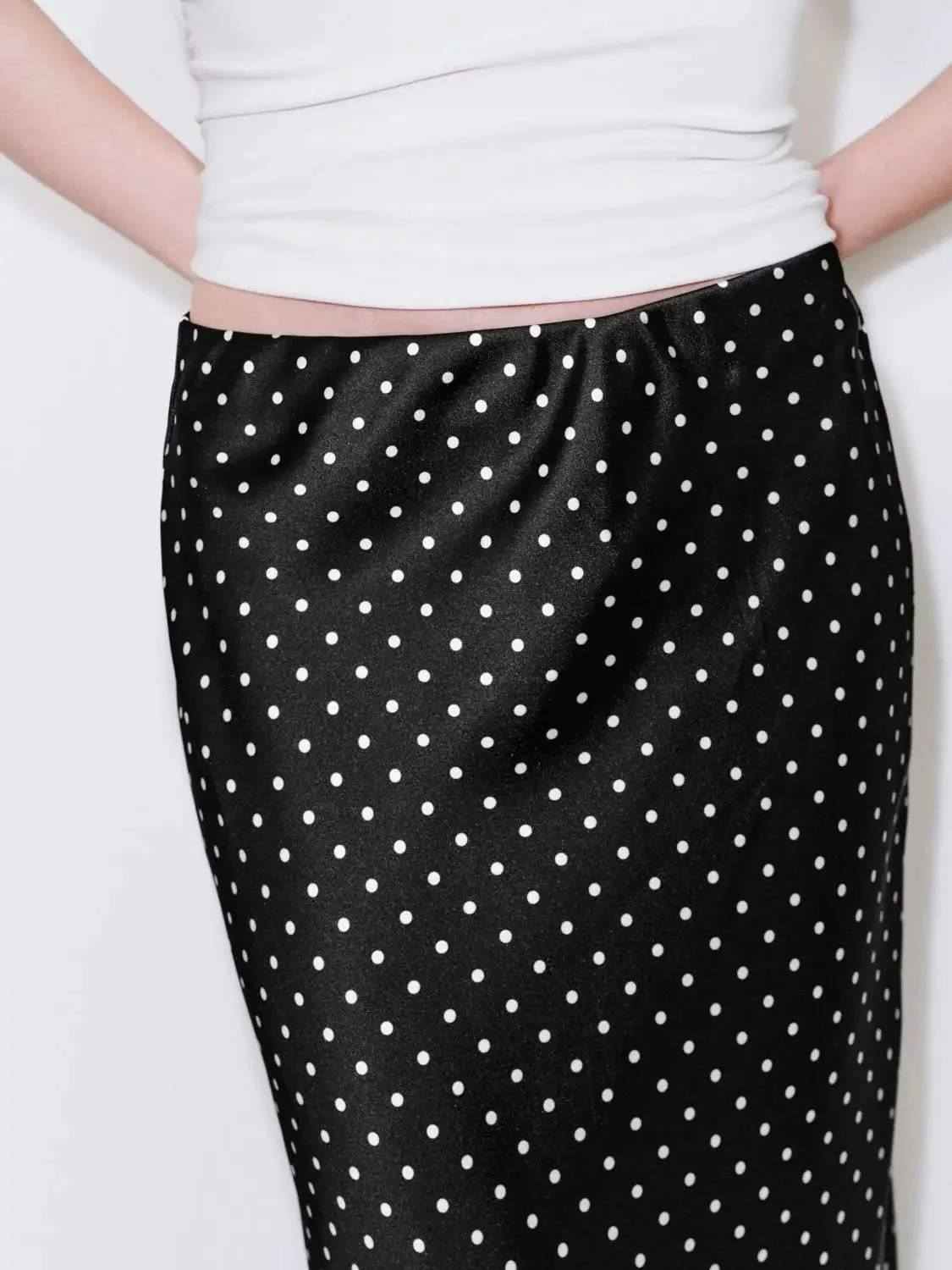1281-beige-polka-dot-fishtail-satin-midi-skirt-21.webp Beige Polka Dot Fishtail Satin Midi Skirt