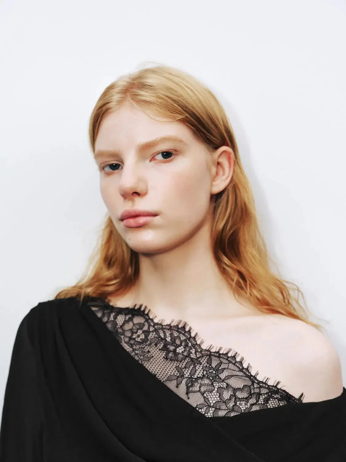 Lace Trim One-Shoulder A-Line Asymmetric Ruffle Dress
