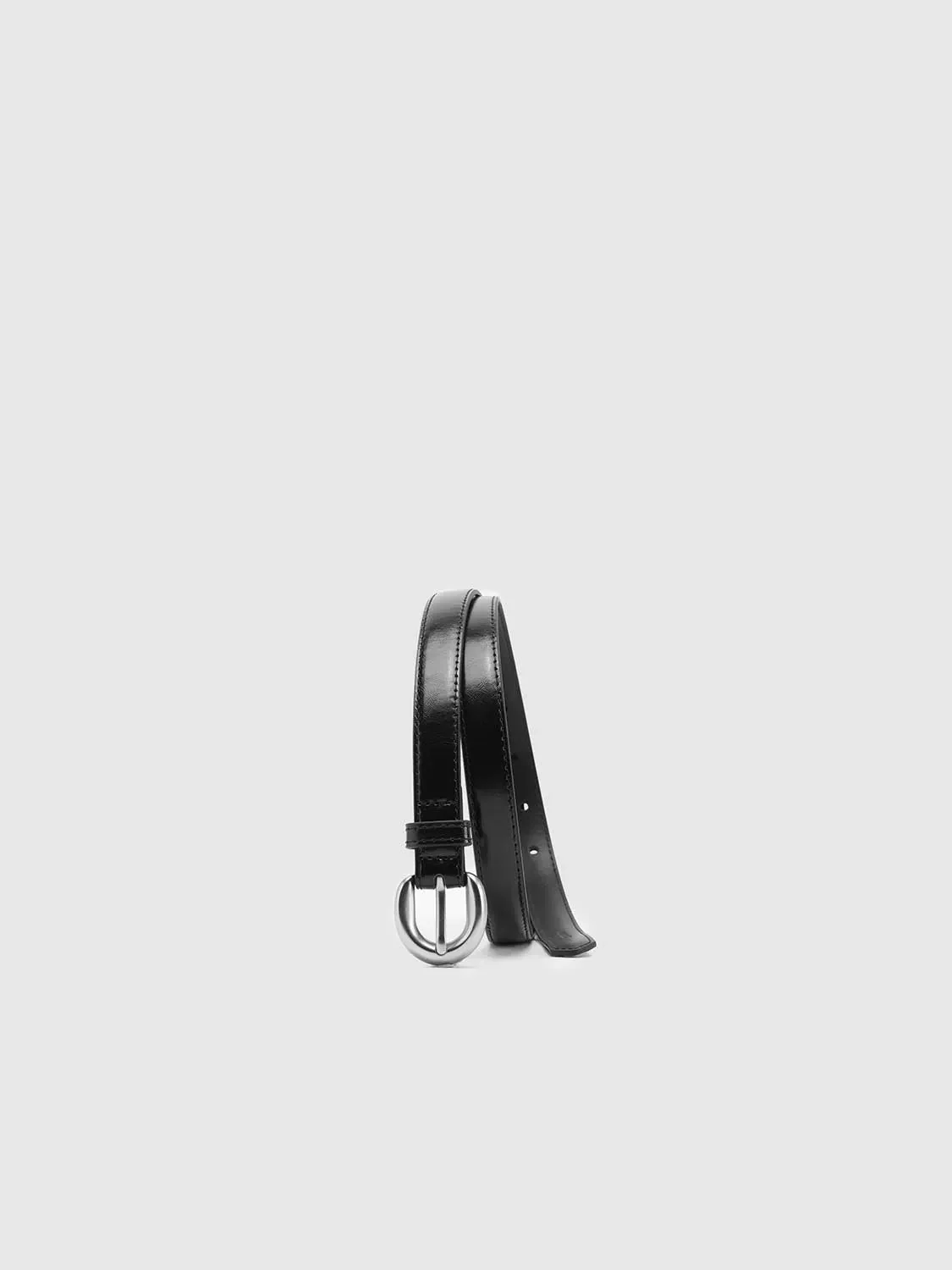 12899-gold-round-buckle-leather-belts-4.webp Gold Round Buckle Leather Belts