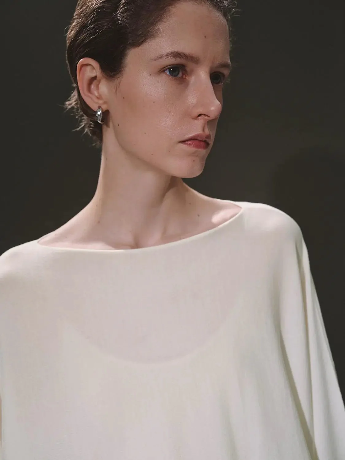 13000-wool-silk-blend-boat-neck-knitted-long-sleeve-t-shirts-3.webp Wool Silk Blend Boat Neck Knitted Long Sleeve T Shirts