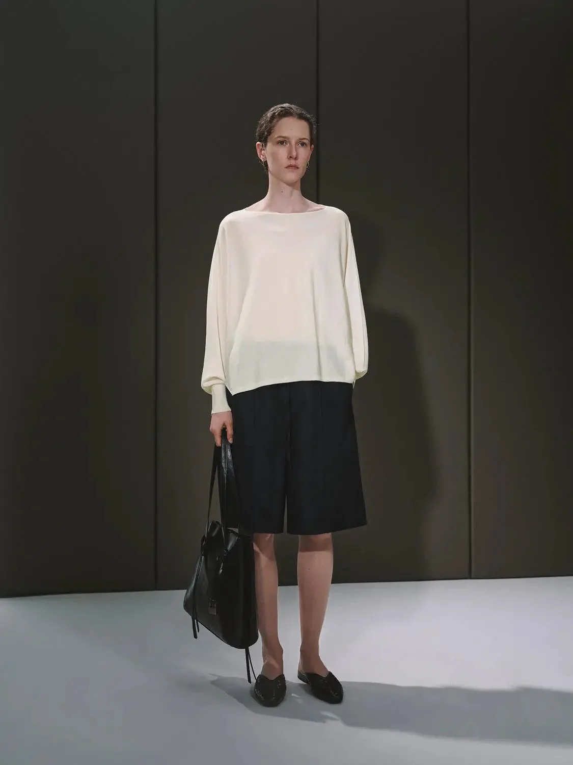 13000-wool-silk-blend-boat-neck-knitted-long-sleeve-t-shirts-4.webp Wool Silk Blend Boat Neck Knitted Long Sleeve T Shirts