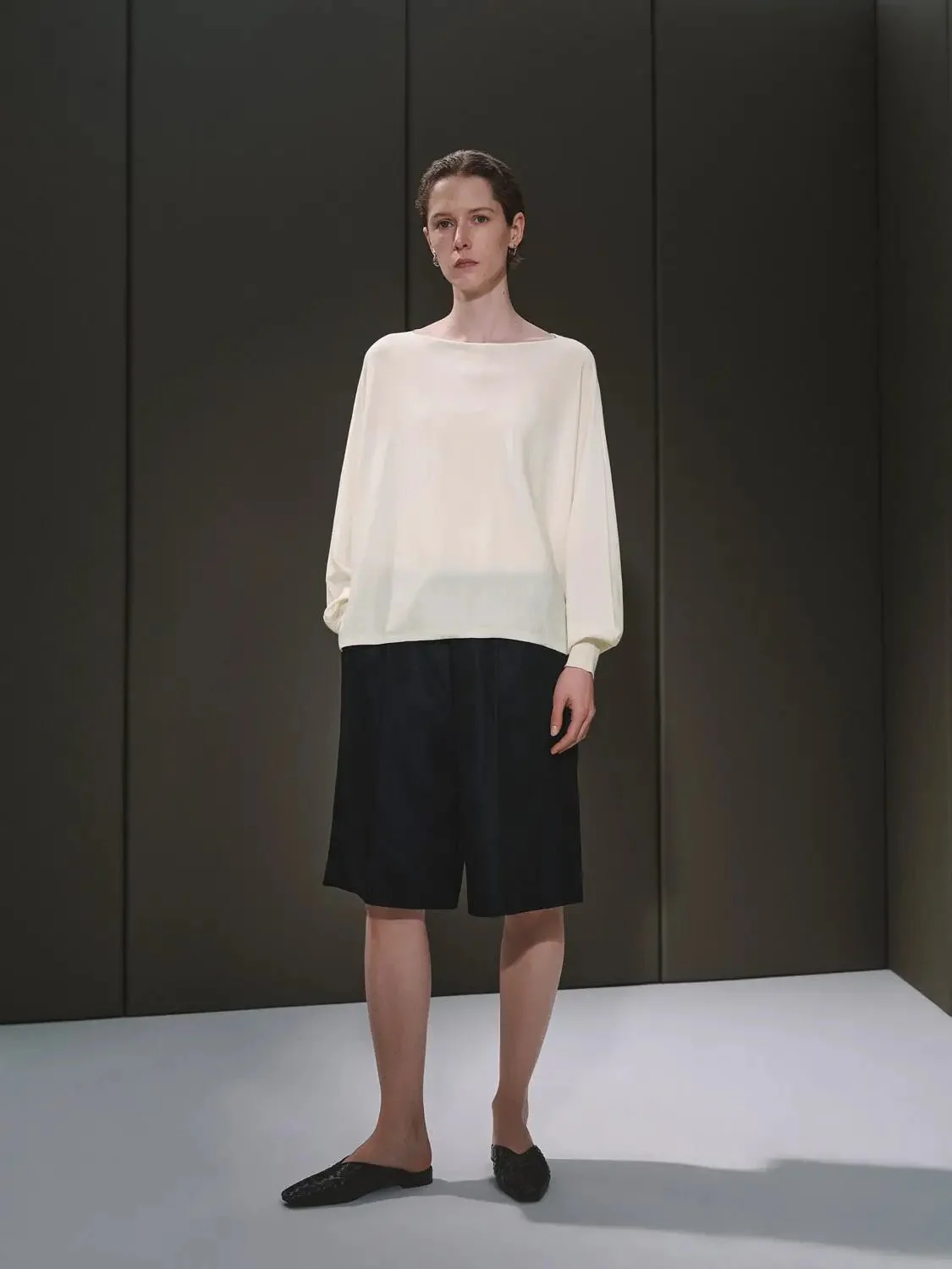 13000-wool-silk-blend-boat-neck-knitted-long-sleeve-t-shirts-5.webp Wool Silk Blend Boat Neck Knitted Long Sleeve T Shirts