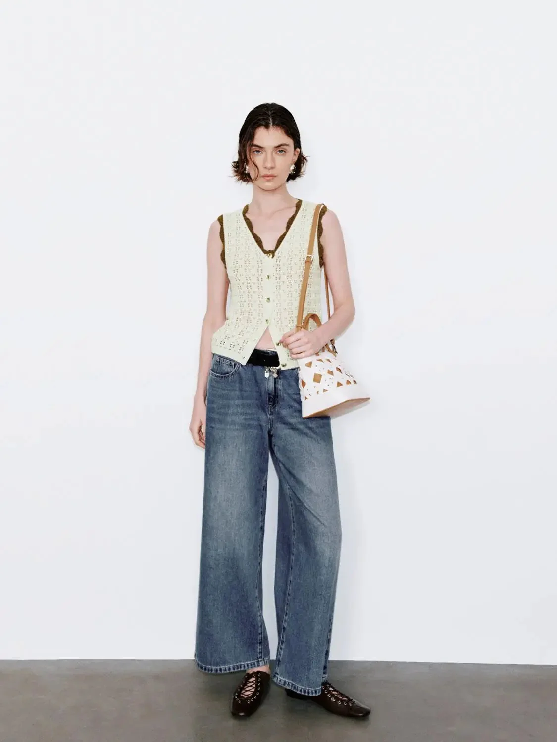 13145-contrast-ruffle-trim-open-knitted-sleeveless-cardigans-4.webp Contrast Ruffle Trim Open Knitted Sleeveless Cardigans